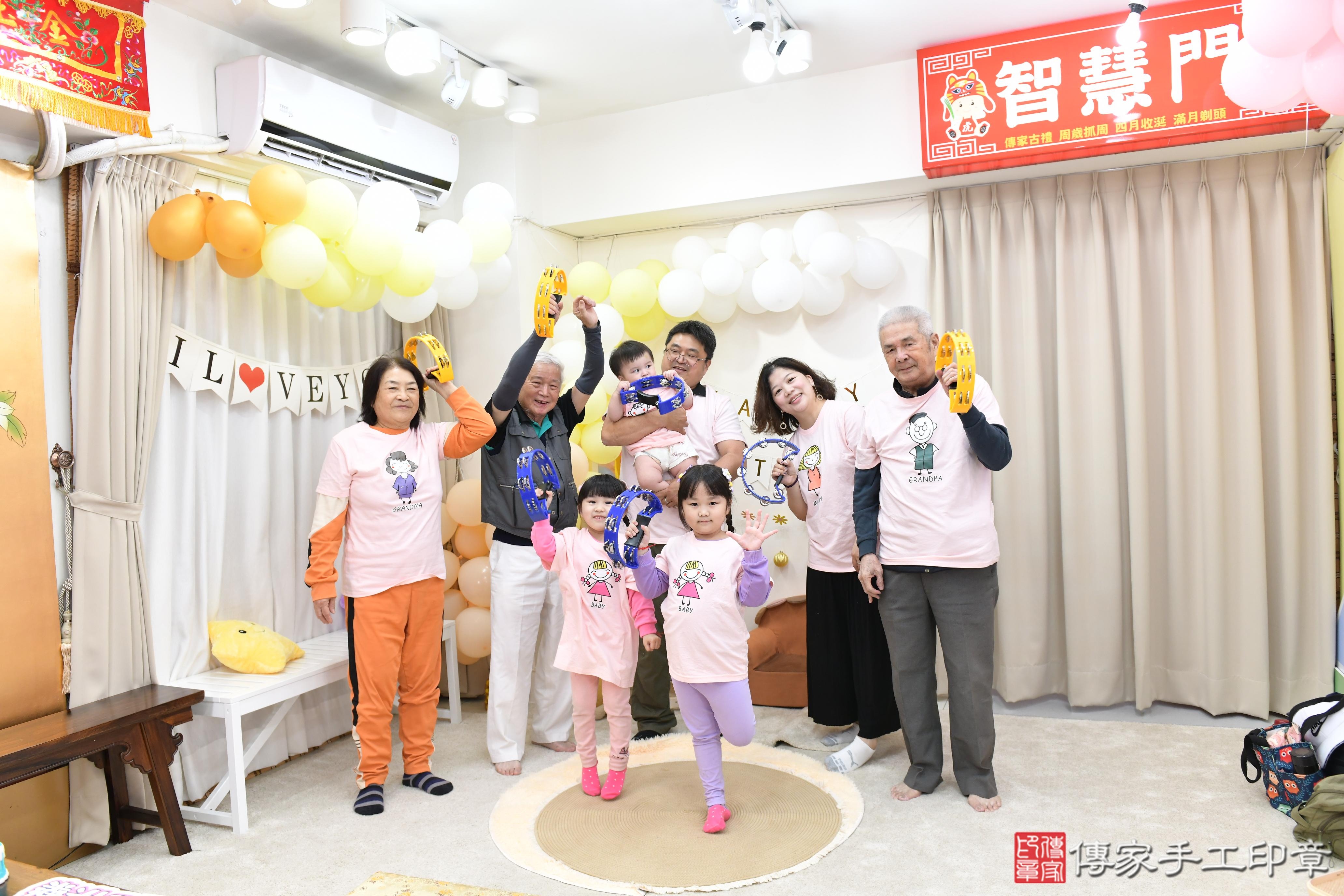 傳家手工印章高雄店、抓周、度脺、美式風會場、傳家嬰兒古禮、吉祥話、抓周道具物品24種、拍照。抓周證書。寶寶抓周、滿周歲、生日快樂、祝福