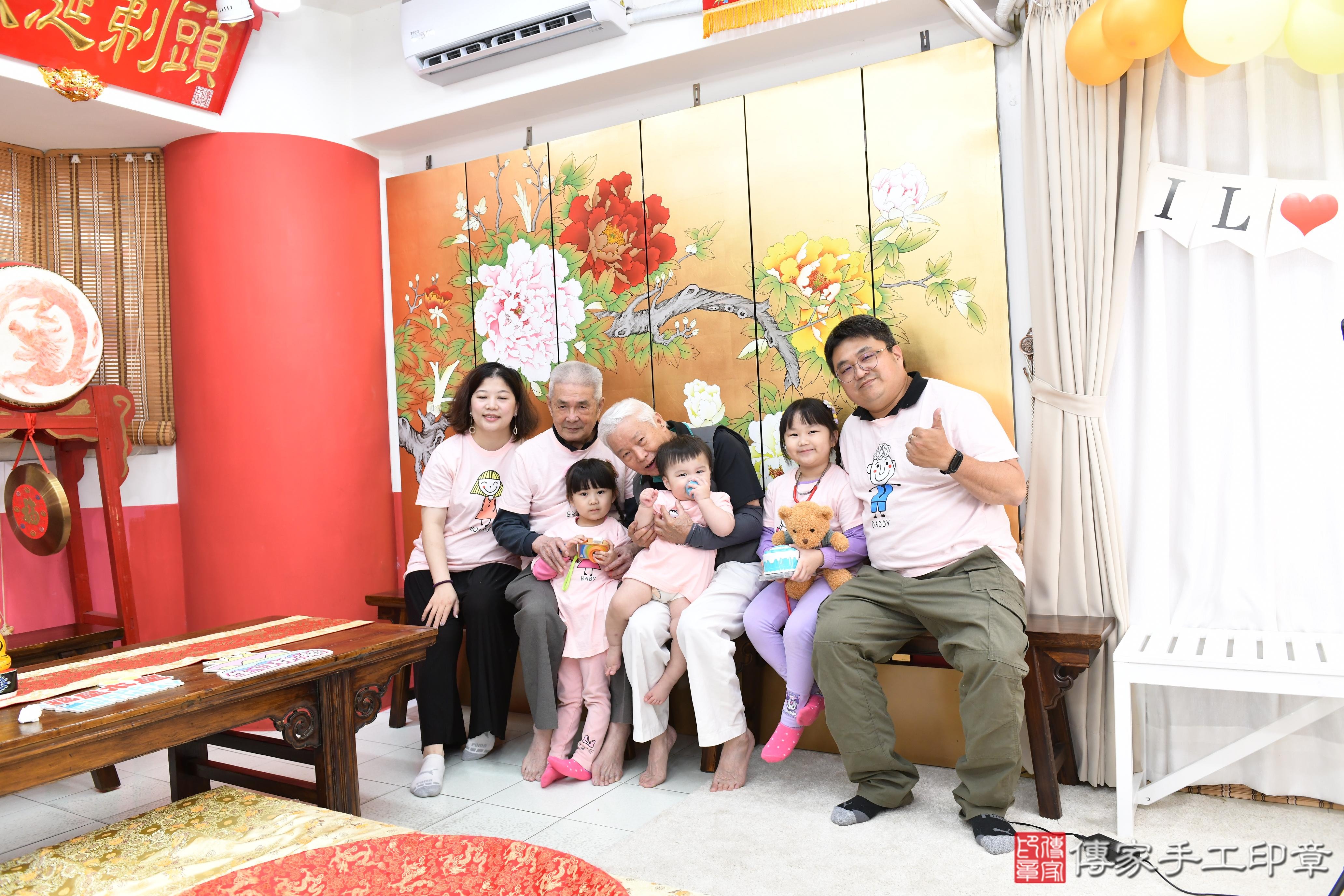 傳家手工印章高雄店、抓周、度脺、美式風會場、傳家嬰兒古禮、吉祥話、抓周道具物品24種、拍照。抓周證書。寶寶抓周、滿周歲、生日快樂、祝福