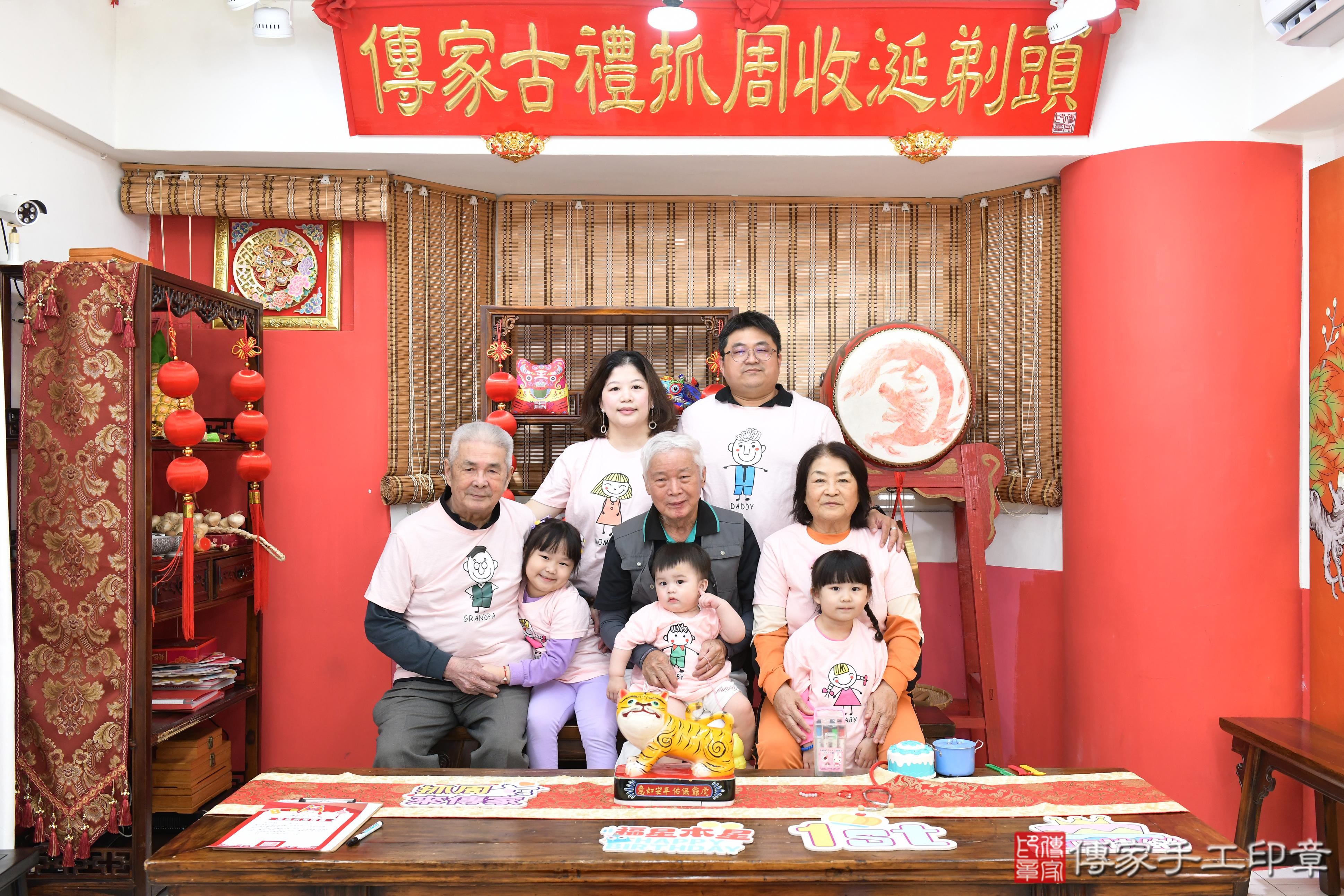 傳家手工印章高雄店、抓周、度脺、美式風會場、傳家嬰兒古禮、吉祥話、抓周道具物品24種、拍照。抓周證書。寶寶抓周、滿周歲、生日快樂、祝福