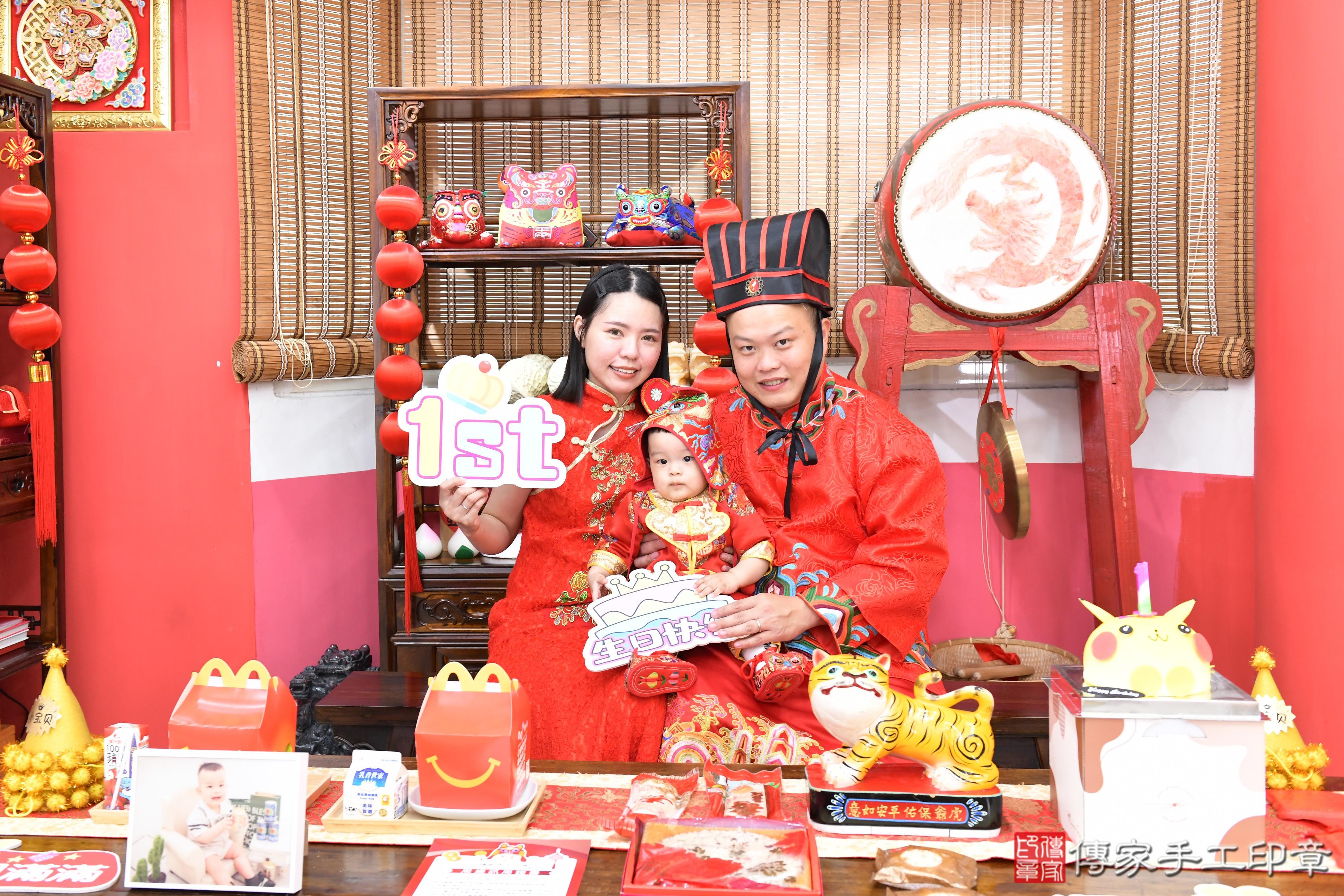 傳家手工印章高雄店、抓周、度脺、美式風會場、傳家嬰兒古禮、吉祥話、抓周道具物品24種、拍照。抓周證書。寶寶抓周、滿周歲、生日快樂、祝福