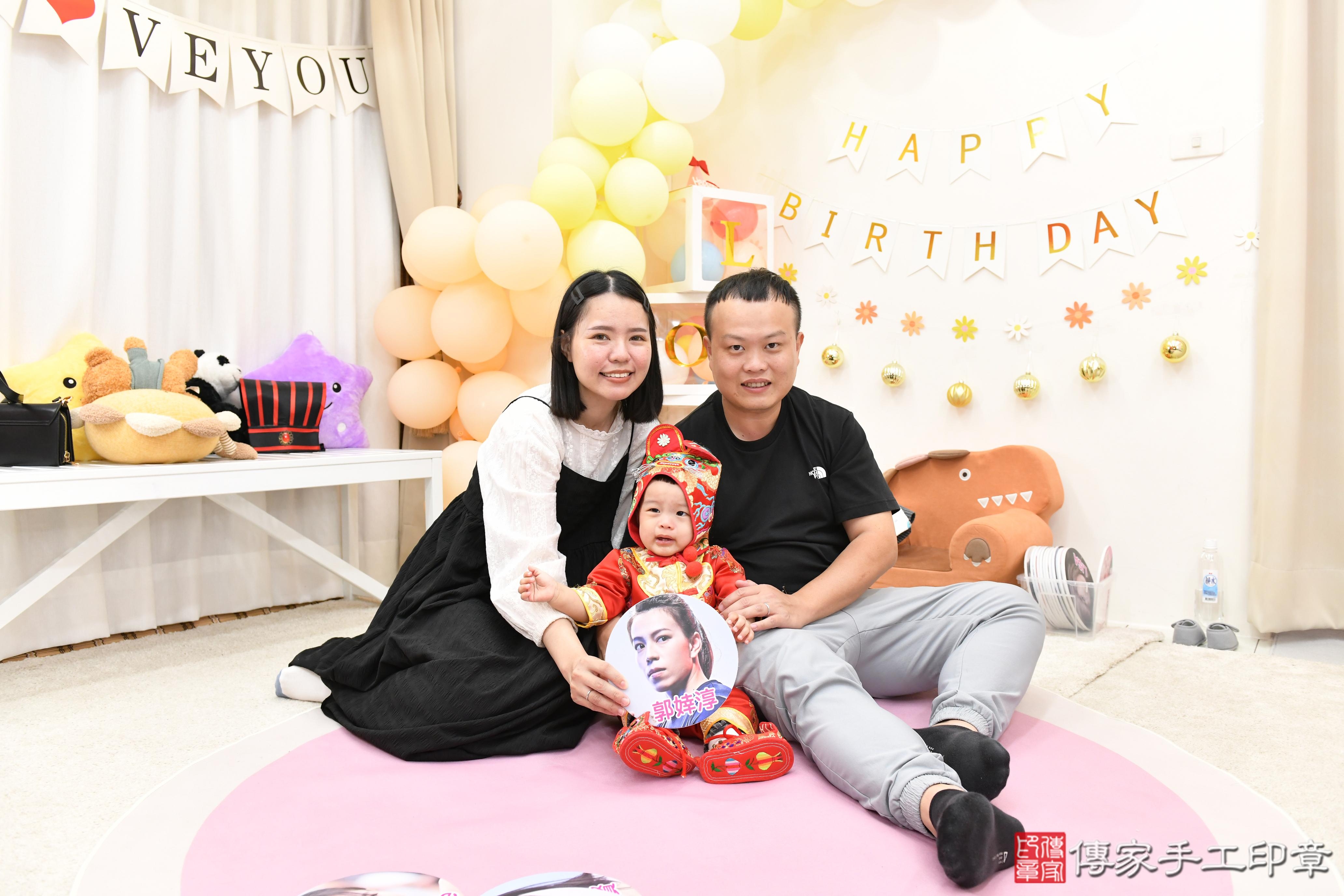 傳家手工印章高雄店、抓周、度脺、美式風會場、傳家嬰兒古禮、吉祥話、抓周道具物品24種、拍照。抓周證書。寶寶抓周、滿周歲、生日快樂、祝福