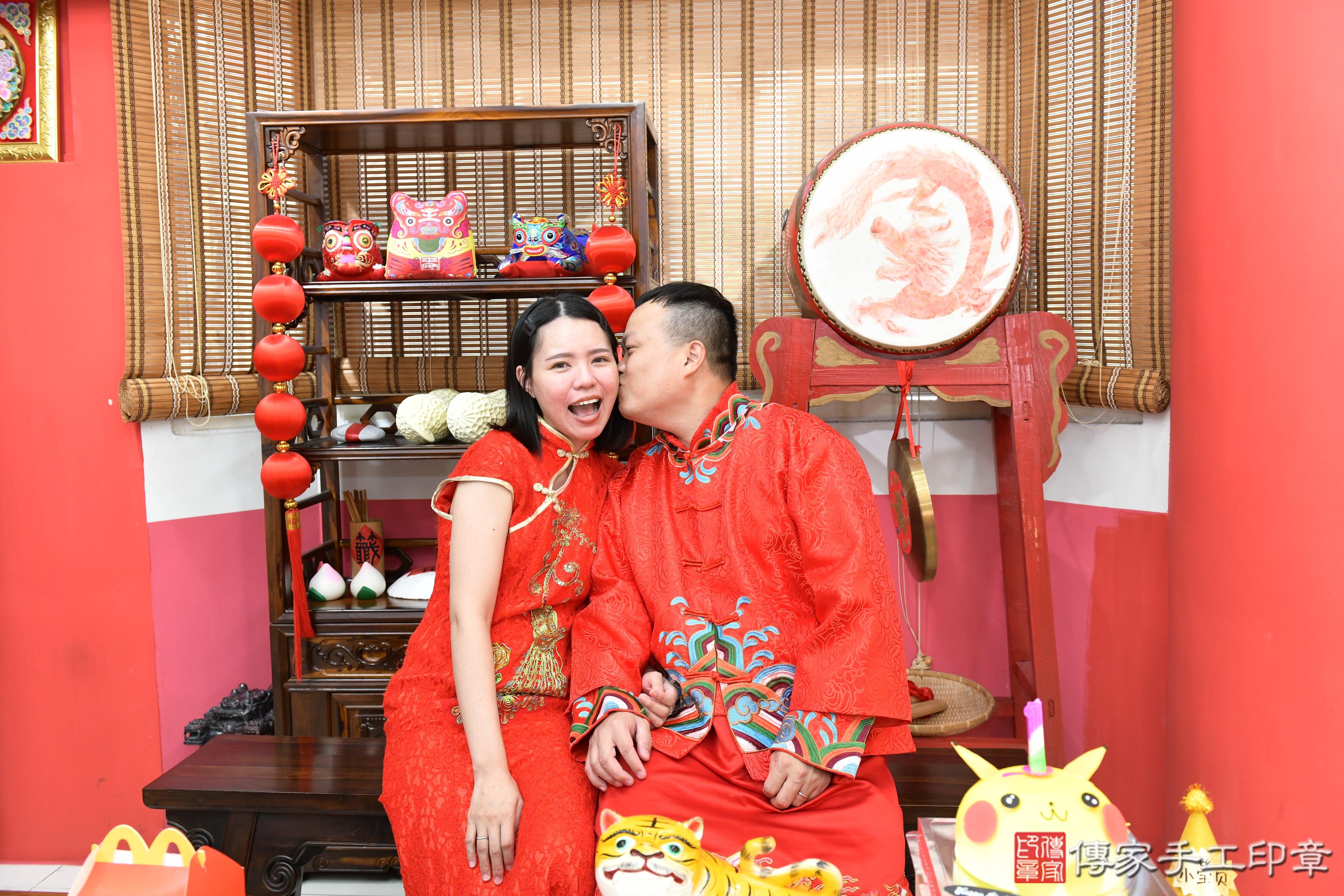 傳家手工印章高雄店、抓周、度脺、美式風會場、傳家嬰兒古禮、吉祥話、抓周道具物品24種、拍照。抓周證書。寶寶抓周、滿周歲、生日快樂、祝福