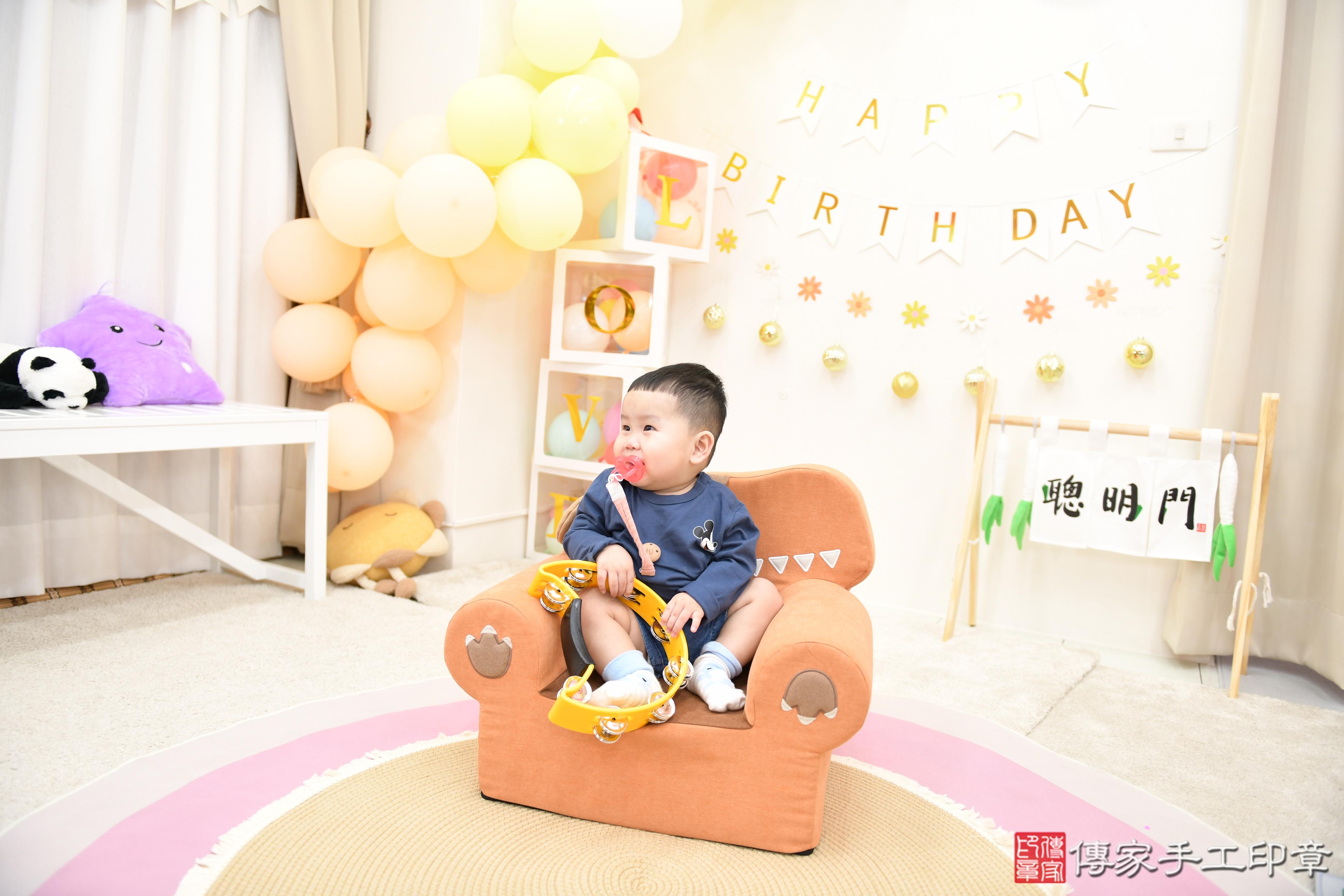 傳家手工印章高雄店、抓周、度脺、美式風會場、傳家嬰兒古禮、吉祥話、抓周道具物品24種、拍照。抓周證書。寶寶抓周、滿周歲、生日快樂、祝福