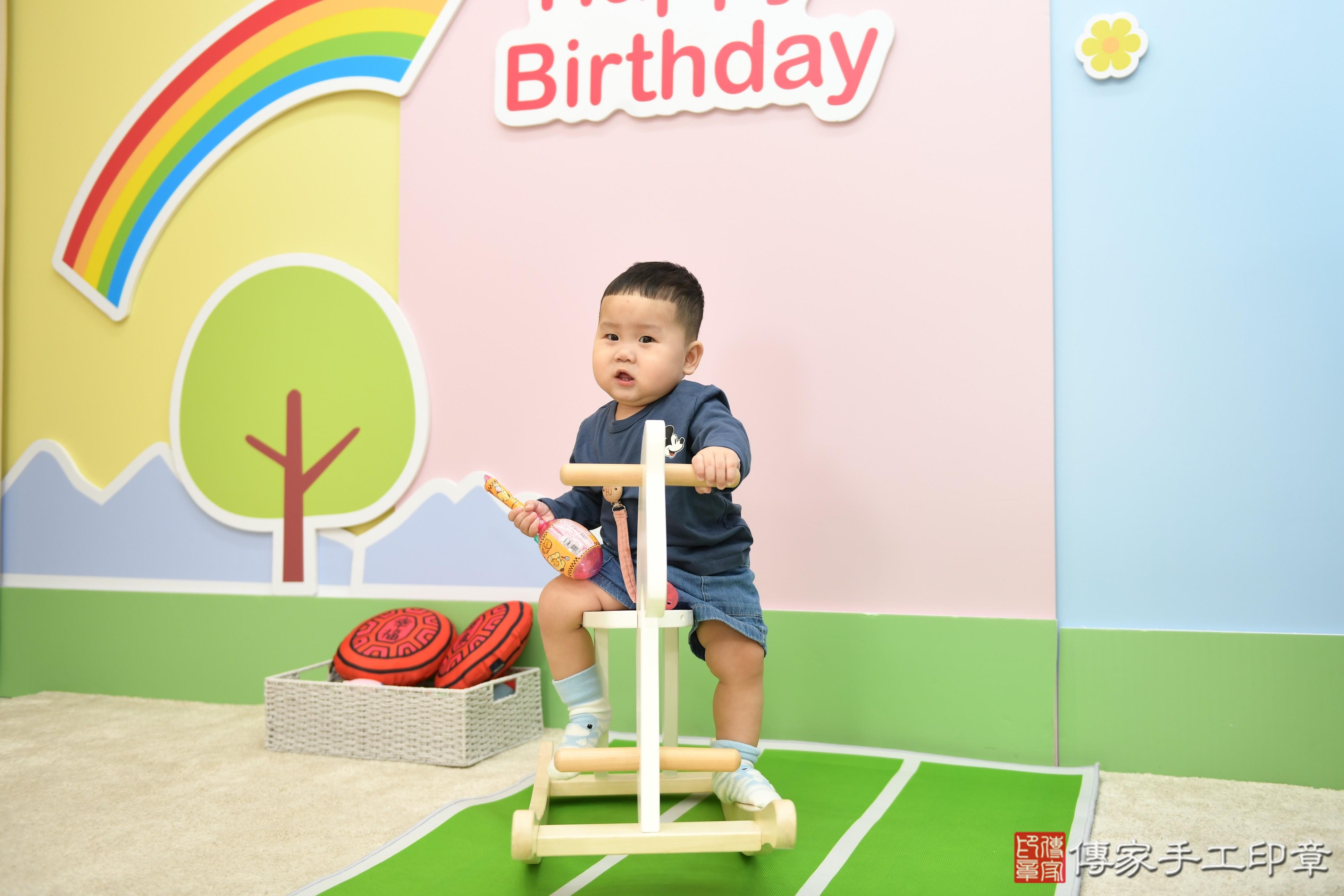 傳家手工印章高雄店、抓周、度脺、美式風會場、傳家嬰兒古禮、吉祥話、抓周道具物品24種、拍照。抓周證書。寶寶抓周、滿周歲、生日快樂、祝福