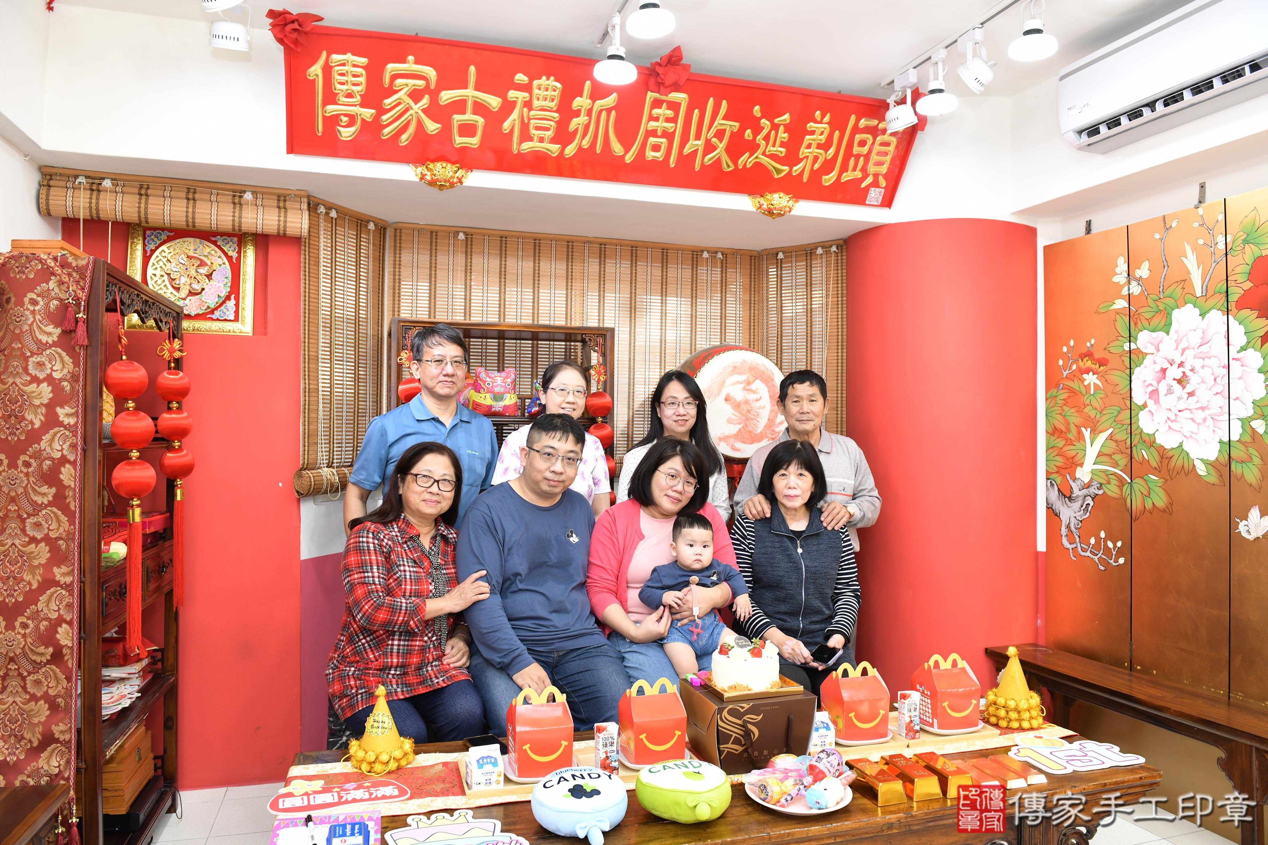 傳家手工印章高雄店、抓周、度脺、美式風會場、傳家嬰兒古禮、吉祥話、抓周道具物品24種、拍照。抓周證書。寶寶抓周、滿周歲、生日快樂、祝福