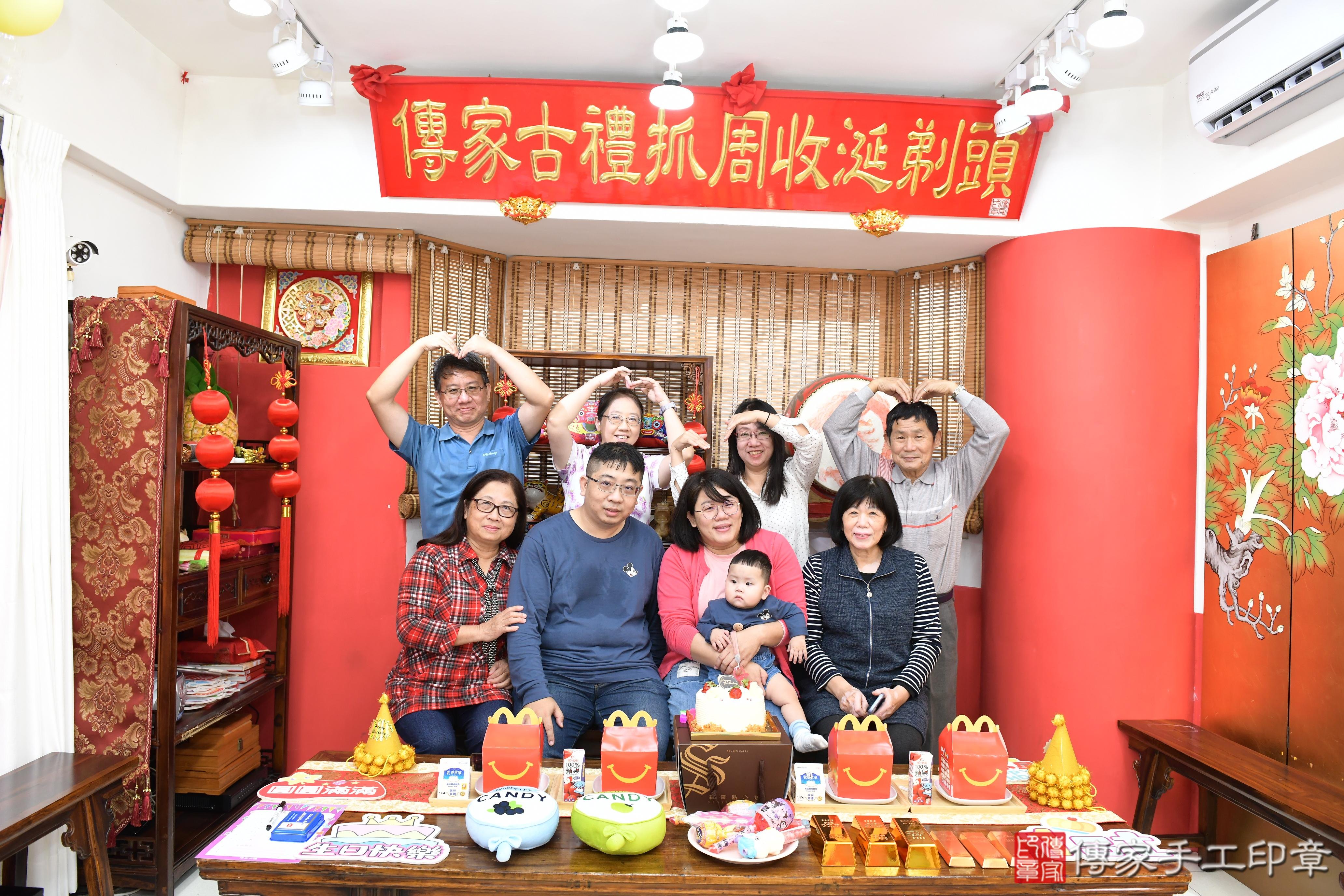 傳家手工印章高雄店、抓周、度脺、美式風會場、傳家嬰兒古禮、吉祥話、抓周道具物品24種、拍照。抓周證書。寶寶抓周、滿周歲、生日快樂、祝福