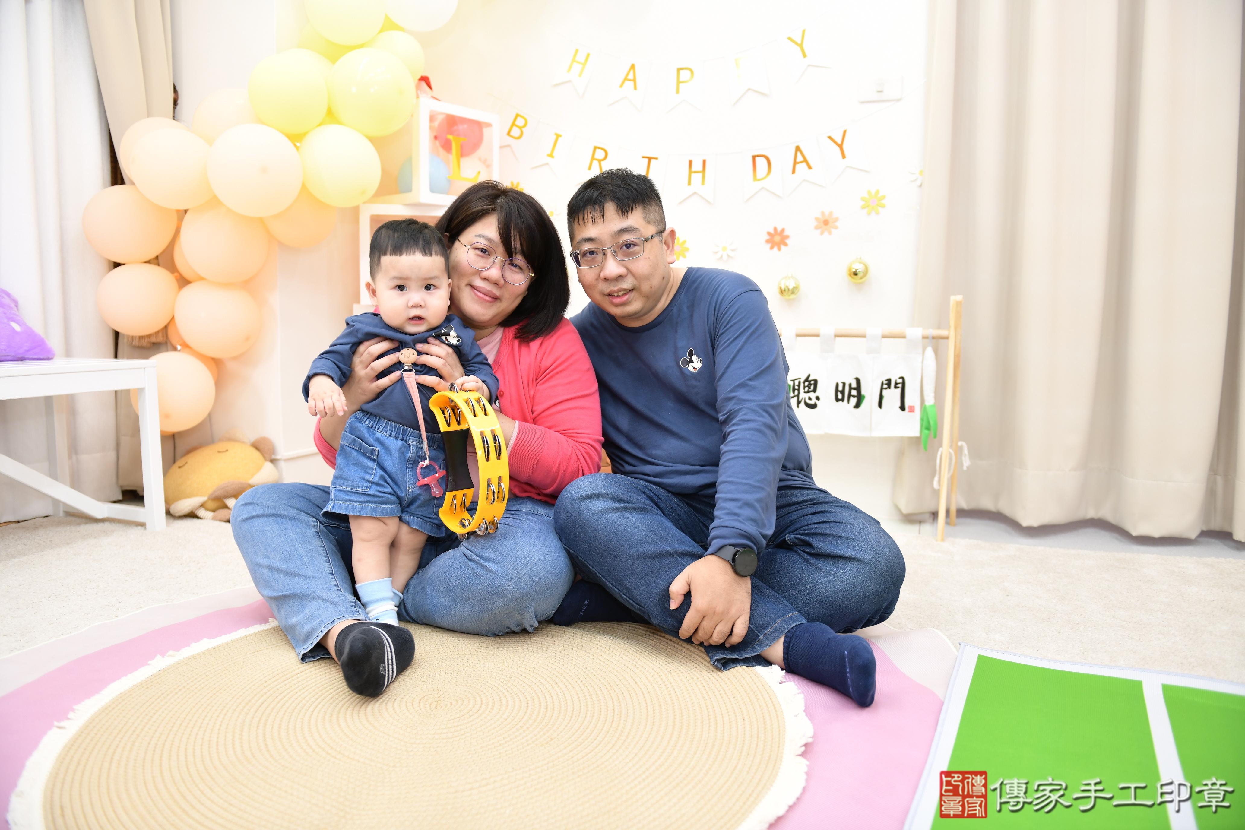 傳家手工印章高雄店、抓周、度脺、美式風會場、傳家嬰兒古禮、吉祥話、抓周道具物品24種、拍照。抓周證書。寶寶抓周、滿周歲、生日快樂、祝福