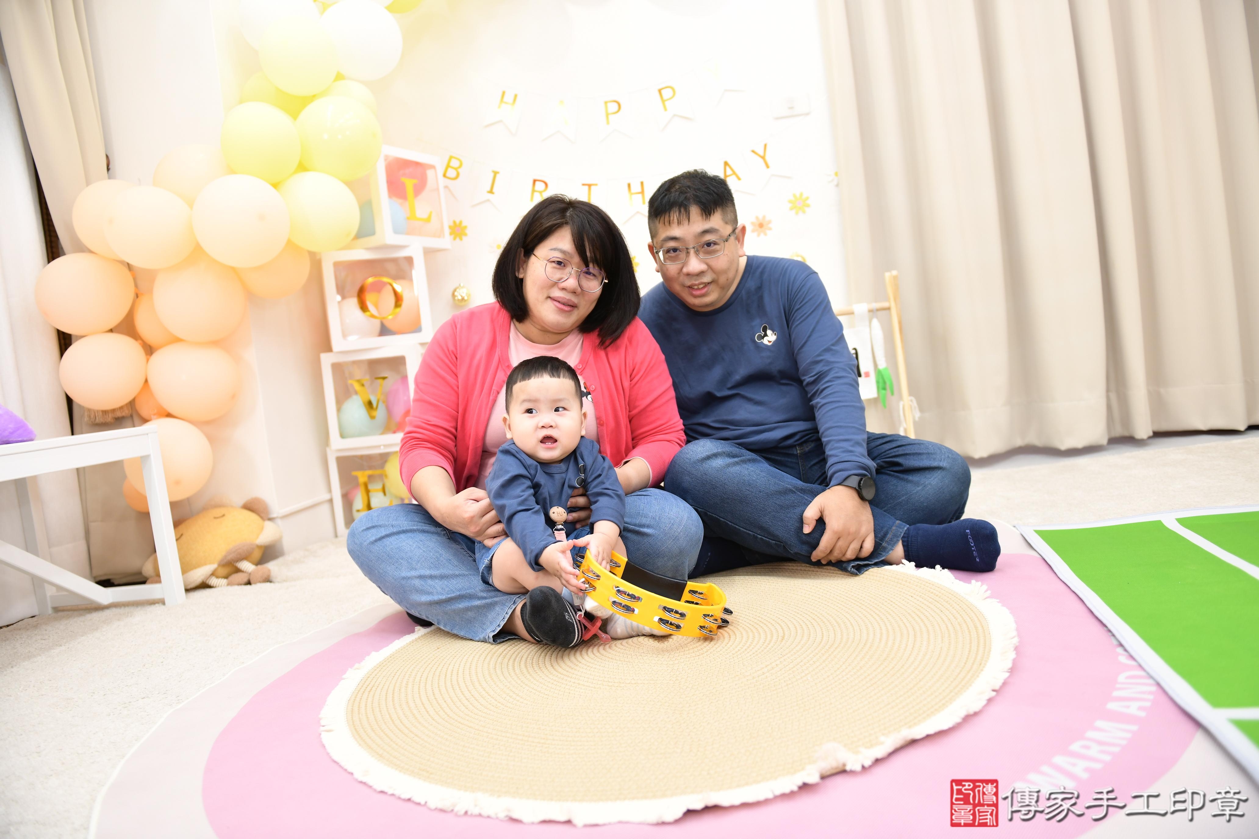 傳家手工印章高雄店、抓周、度脺、美式風會場、傳家嬰兒古禮、吉祥話、抓周道具物品24種、拍照。抓周證書。寶寶抓周、滿周歲、生日快樂、祝福