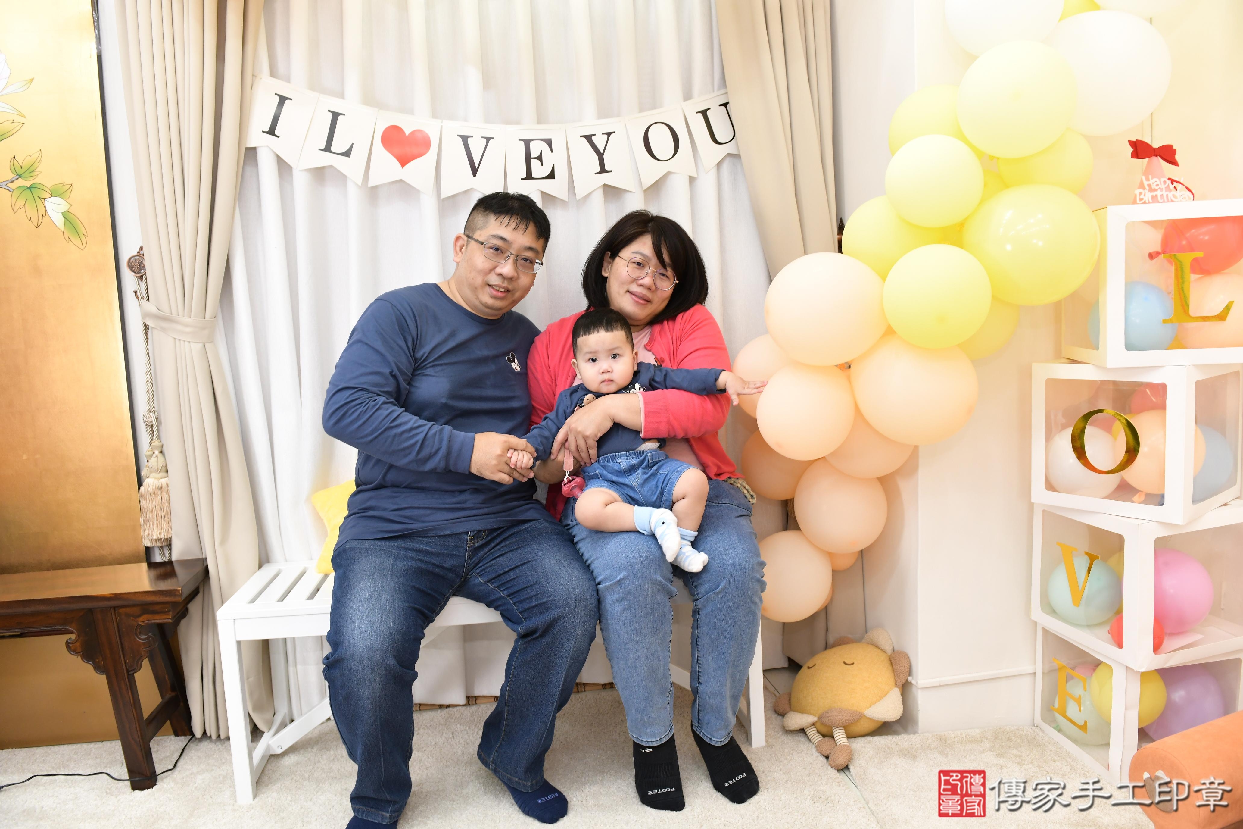 傳家手工印章高雄店、抓周、度脺、美式風會場、傳家嬰兒古禮、吉祥話、抓周道具物品24種、拍照。抓周證書。寶寶抓周、滿周歲、生日快樂、祝福