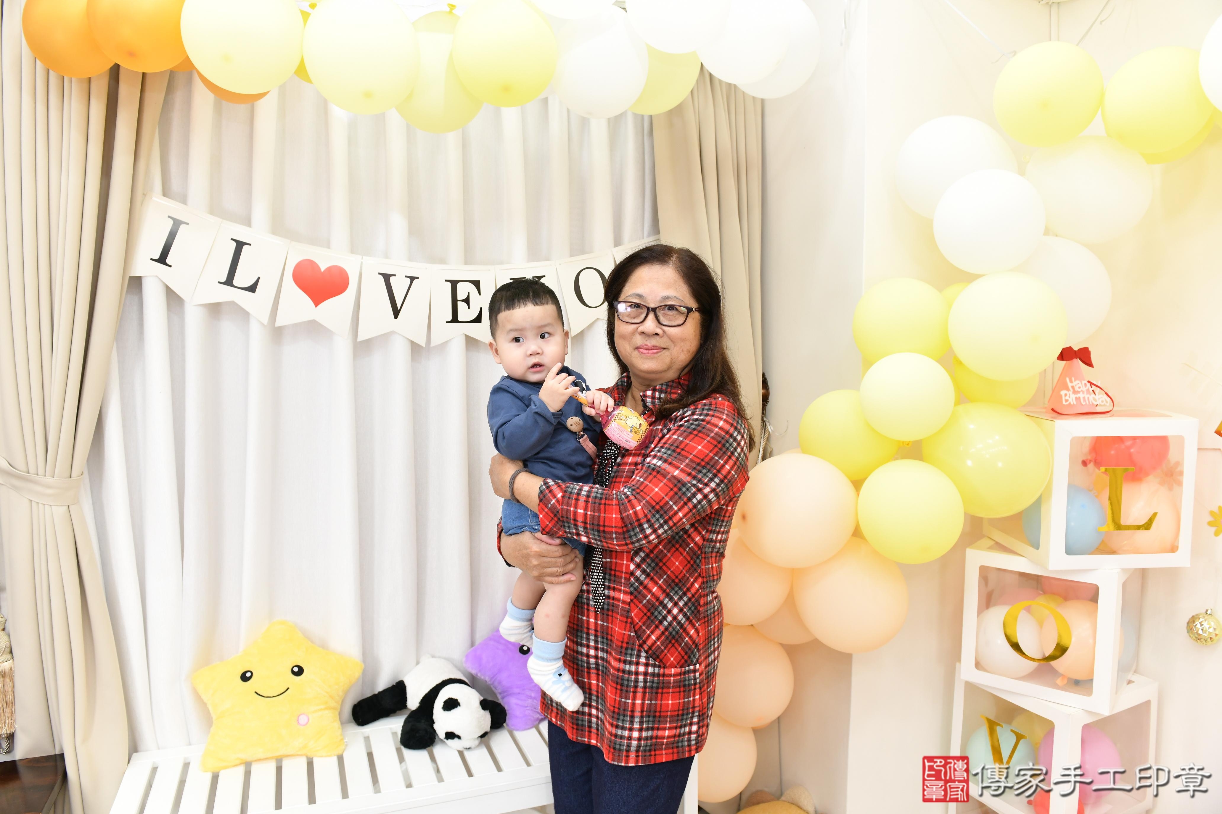 傳家手工印章高雄店、抓周、度脺、美式風會場、傳家嬰兒古禮、吉祥話、抓周道具物品24種、拍照。抓周證書。寶寶抓周、滿周歲、生日快樂、祝福