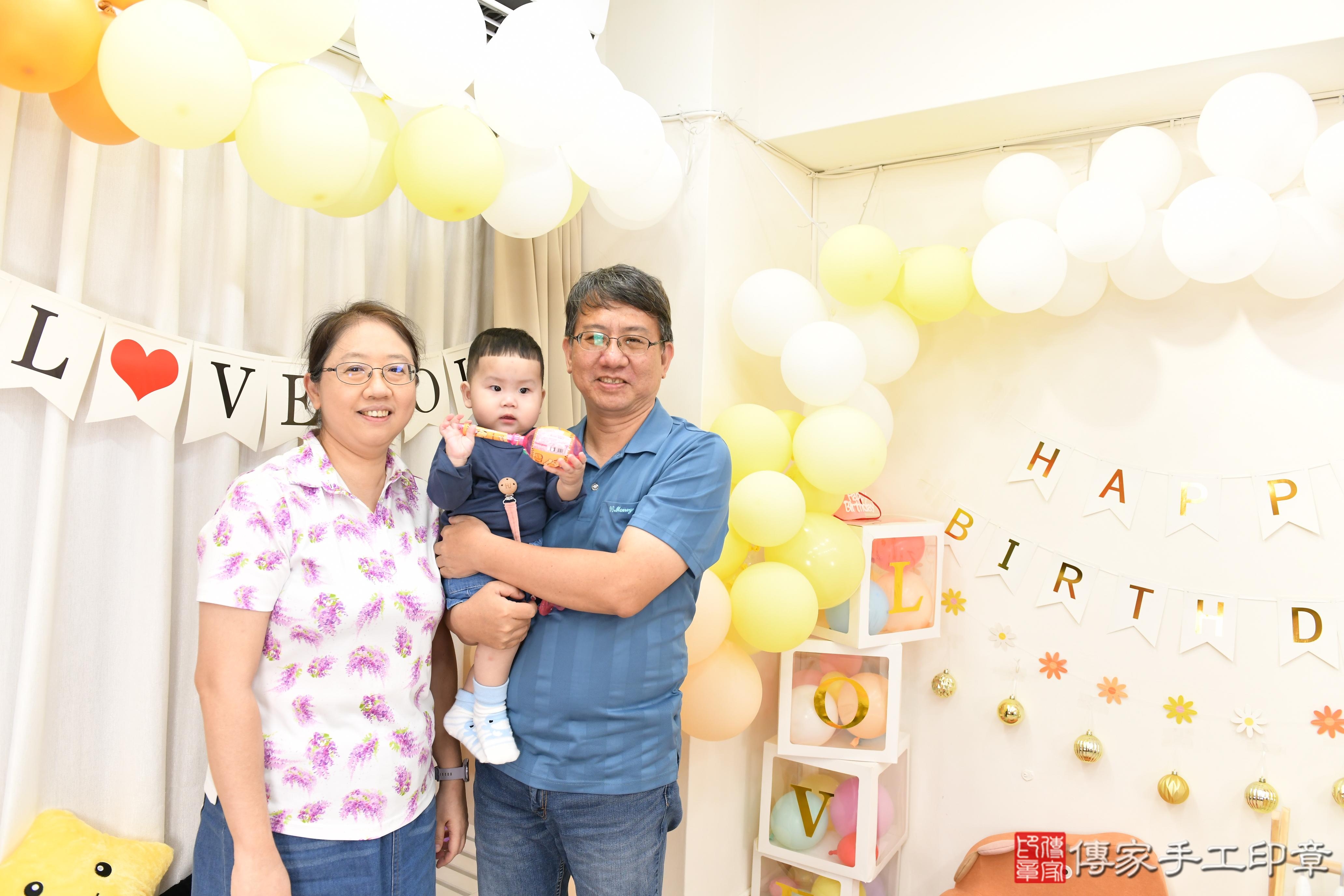 傳家手工印章高雄店、抓周、度脺、美式風會場、傳家嬰兒古禮、吉祥話、抓周道具物品24種、拍照。抓周證書。寶寶抓周、滿周歲、生日快樂、祝福