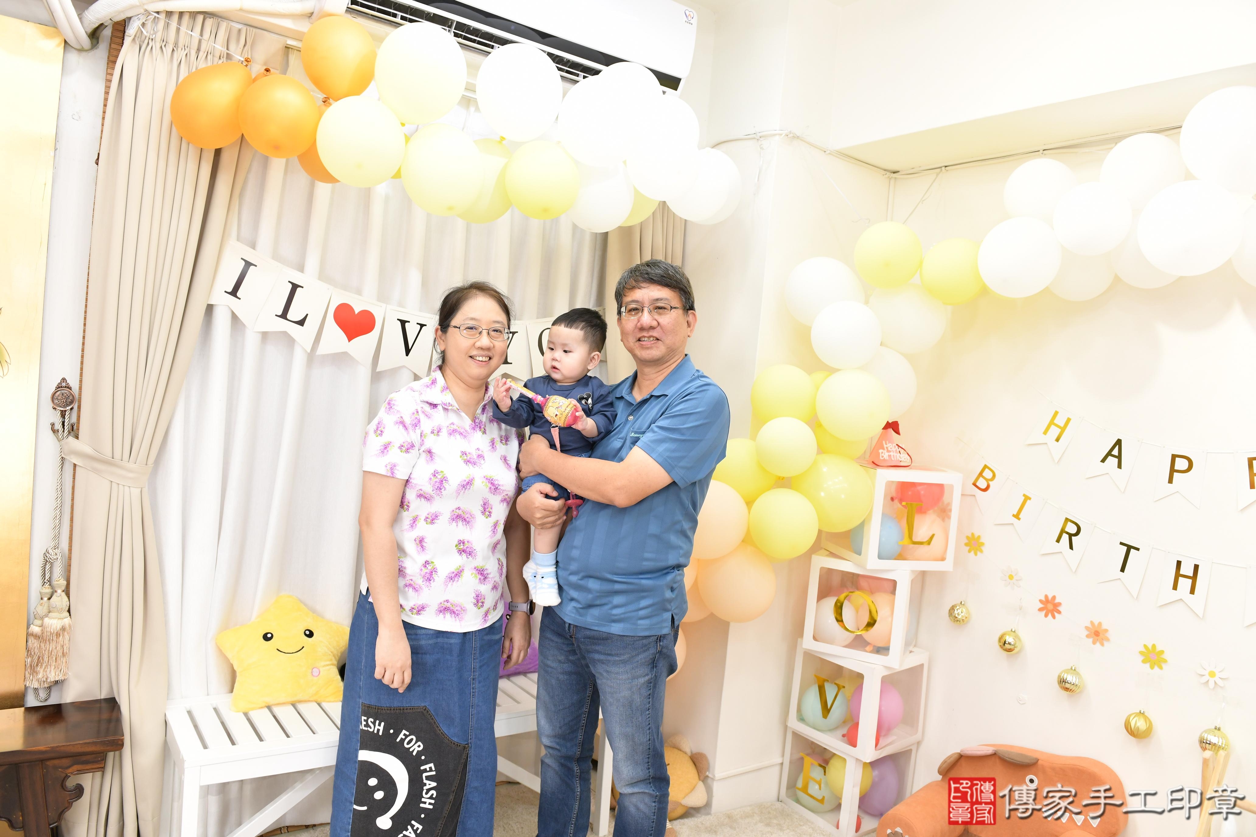 傳家手工印章高雄店、抓周、度脺、美式風會場、傳家嬰兒古禮、吉祥話、抓周道具物品24種、拍照。抓周證書。寶寶抓周、滿周歲、生日快樂、祝福