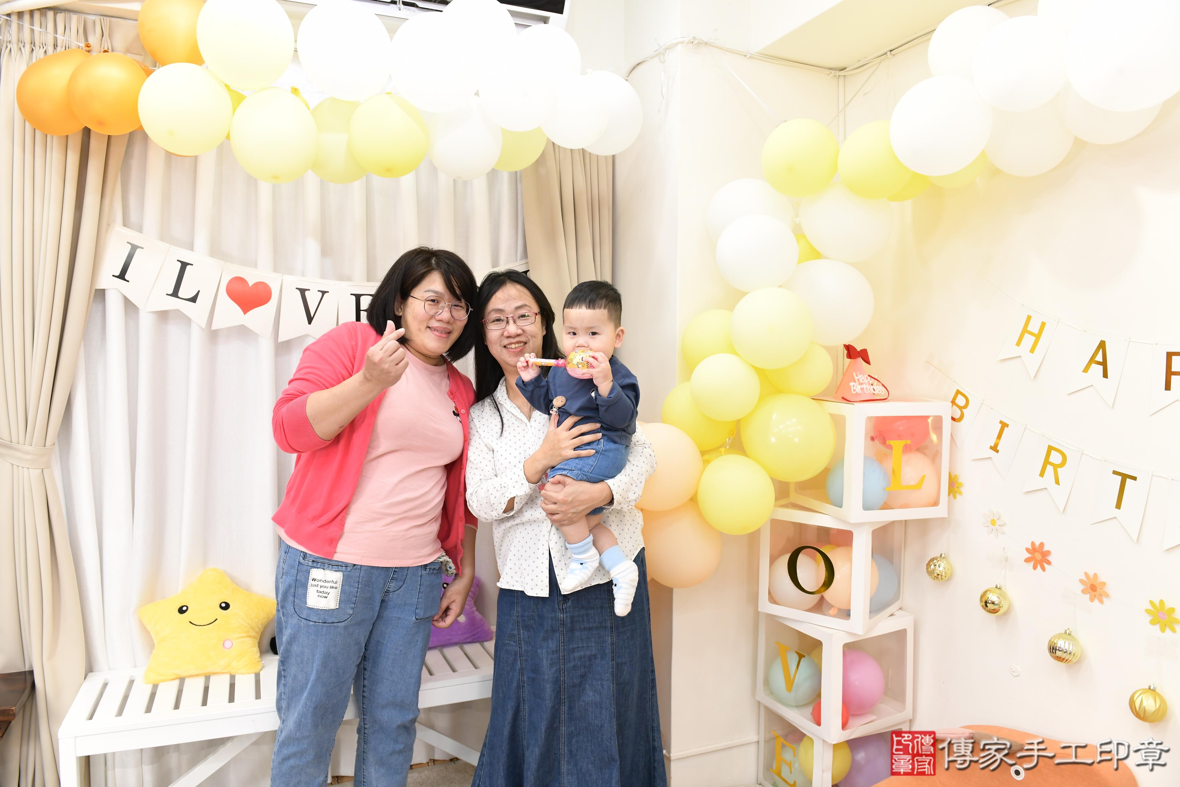 傳家手工印章高雄店、抓周、度脺、美式風會場、傳家嬰兒古禮、吉祥話、抓周道具物品24種、拍照。抓周證書。寶寶抓周、滿周歲、生日快樂、祝福