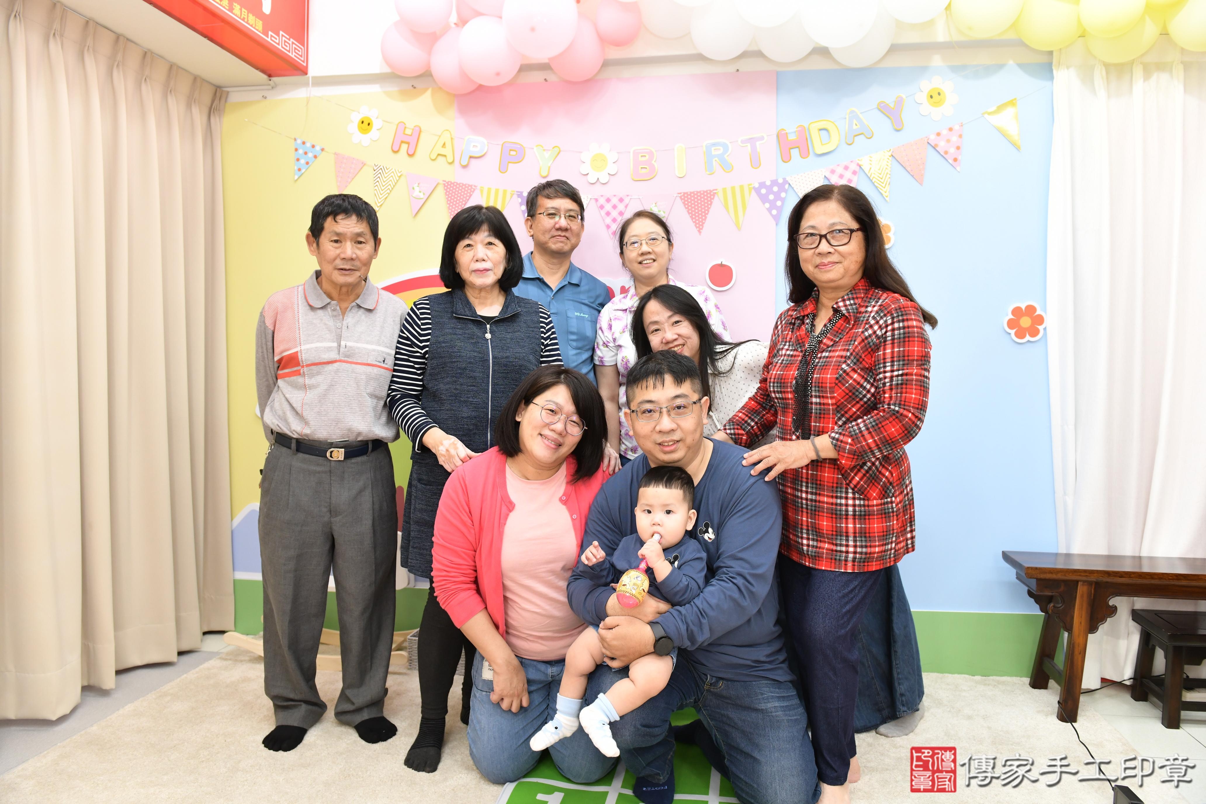 傳家手工印章高雄店、抓周、度脺、美式風會場、傳家嬰兒古禮、吉祥話、抓周道具物品24種、拍照。抓周證書。寶寶抓周、滿周歲、生日快樂、祝福