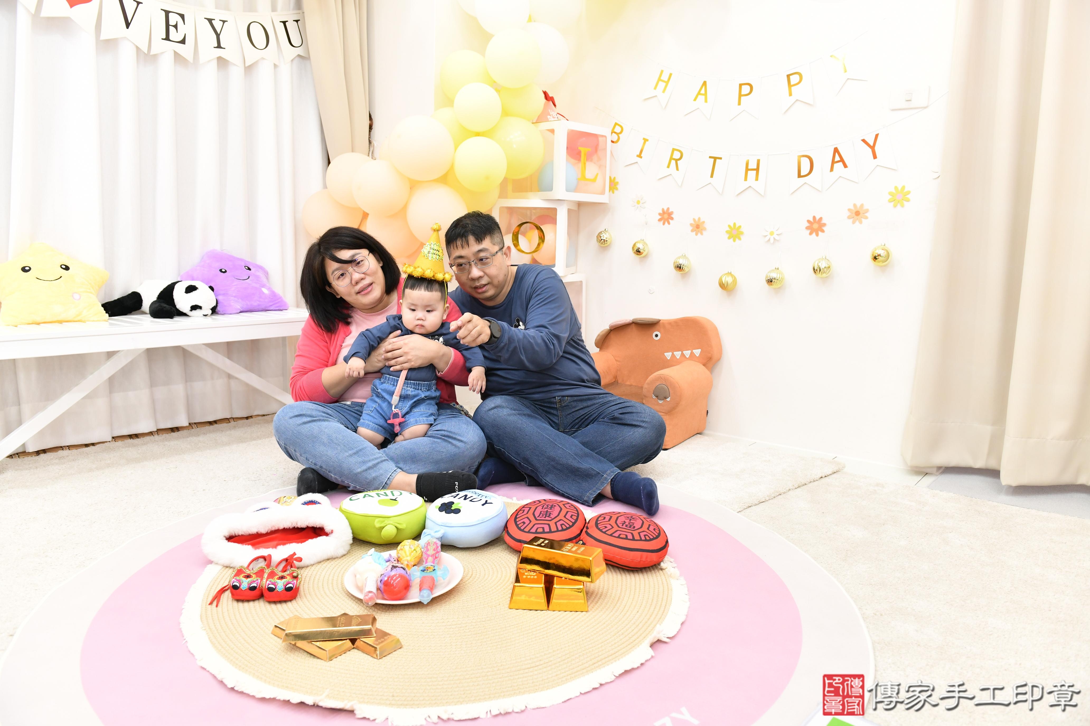 傳家手工印章高雄店、抓周、度脺、美式風會場、傳家嬰兒古禮、吉祥話、抓周道具物品24種、拍照。抓周證書。寶寶抓周、滿周歲、生日快樂、祝福