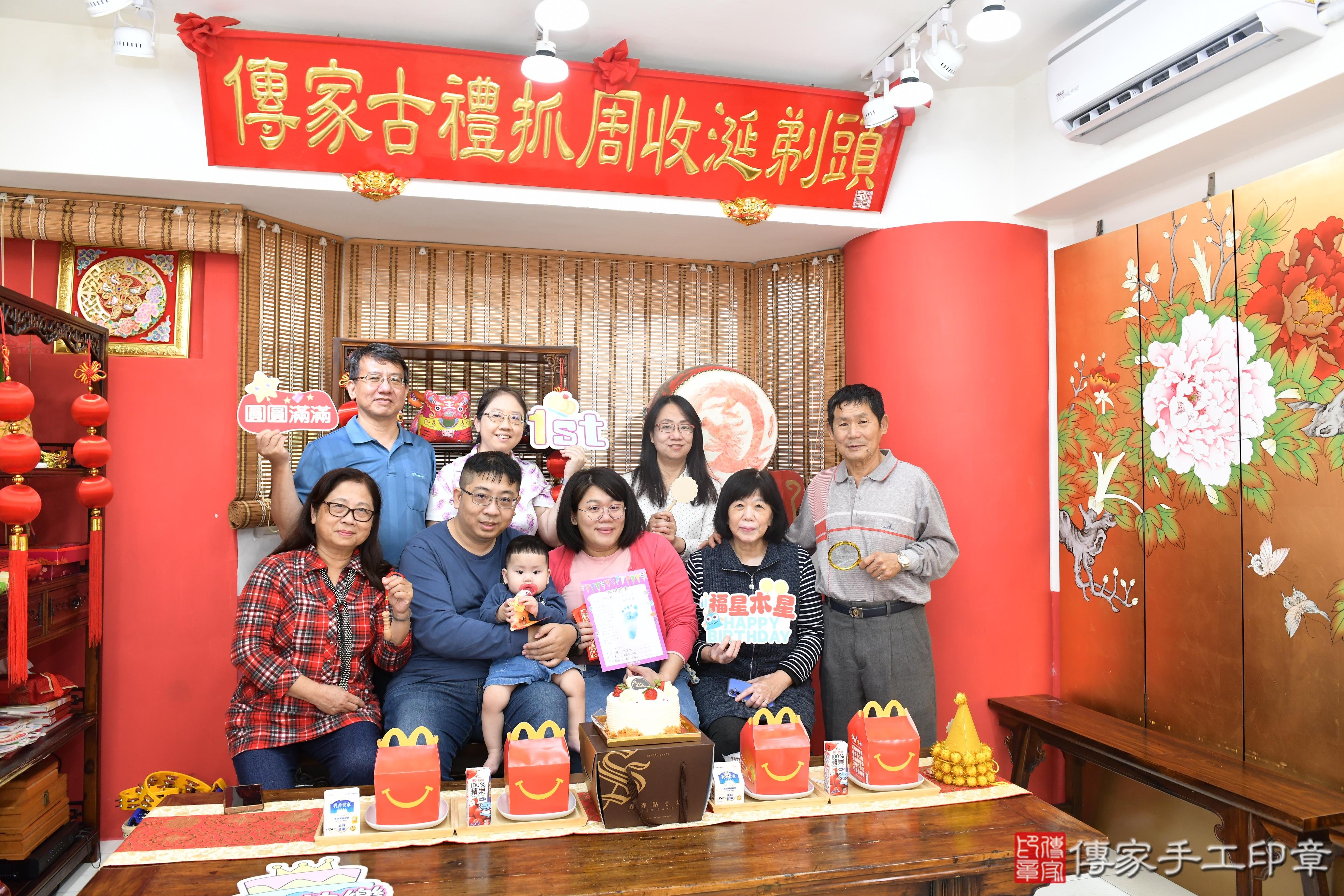 傳家手工印章高雄店、抓周、度脺、美式風會場、傳家嬰兒古禮、吉祥話、抓周道具物品24種、拍照。抓周證書。寶寶抓周、滿周歲、生日快樂、祝福