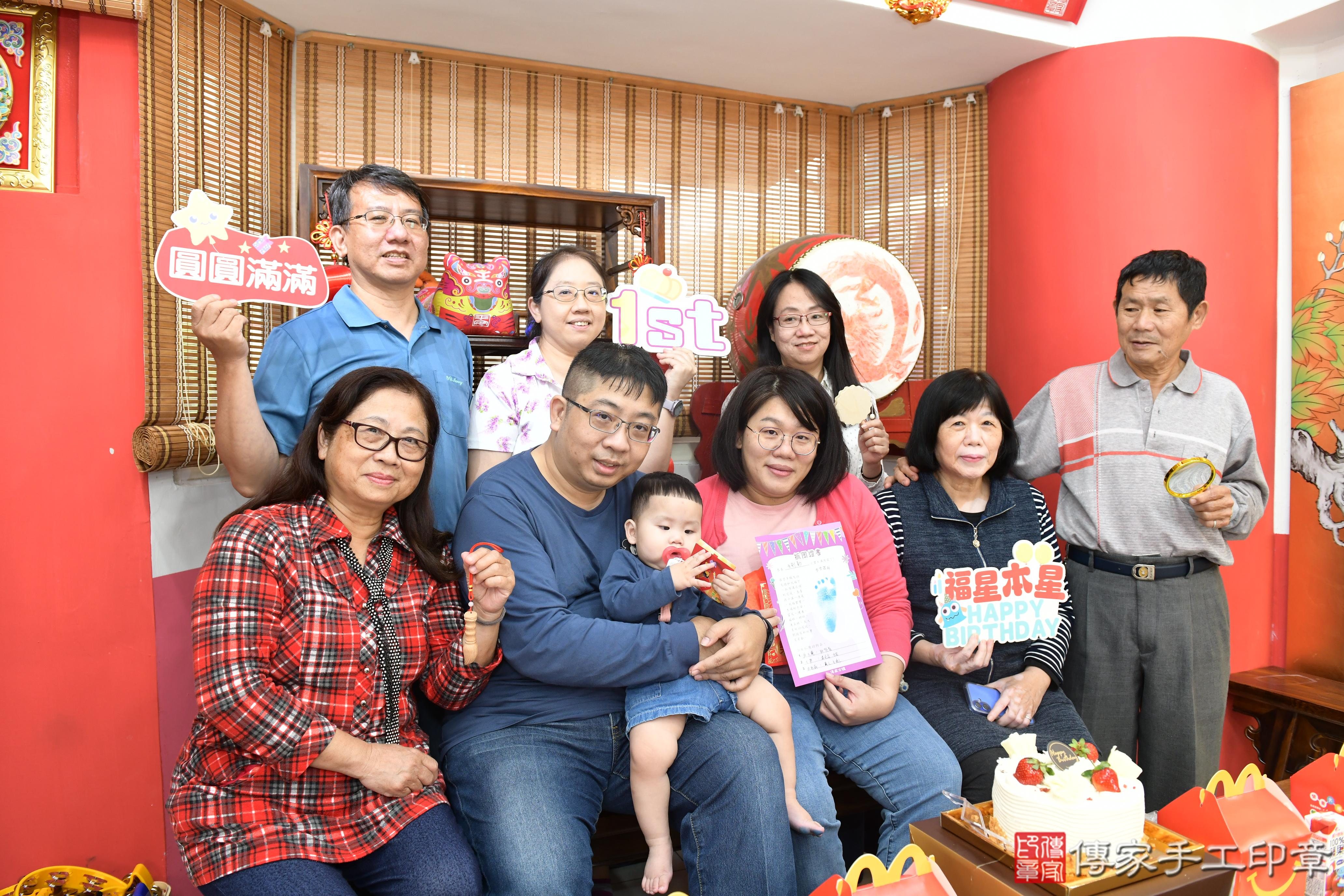 傳家手工印章高雄店、抓周、度脺、美式風會場、傳家嬰兒古禮、吉祥話、抓周道具物品24種、拍照。抓周證書。寶寶抓周、滿周歲、生日快樂、祝福