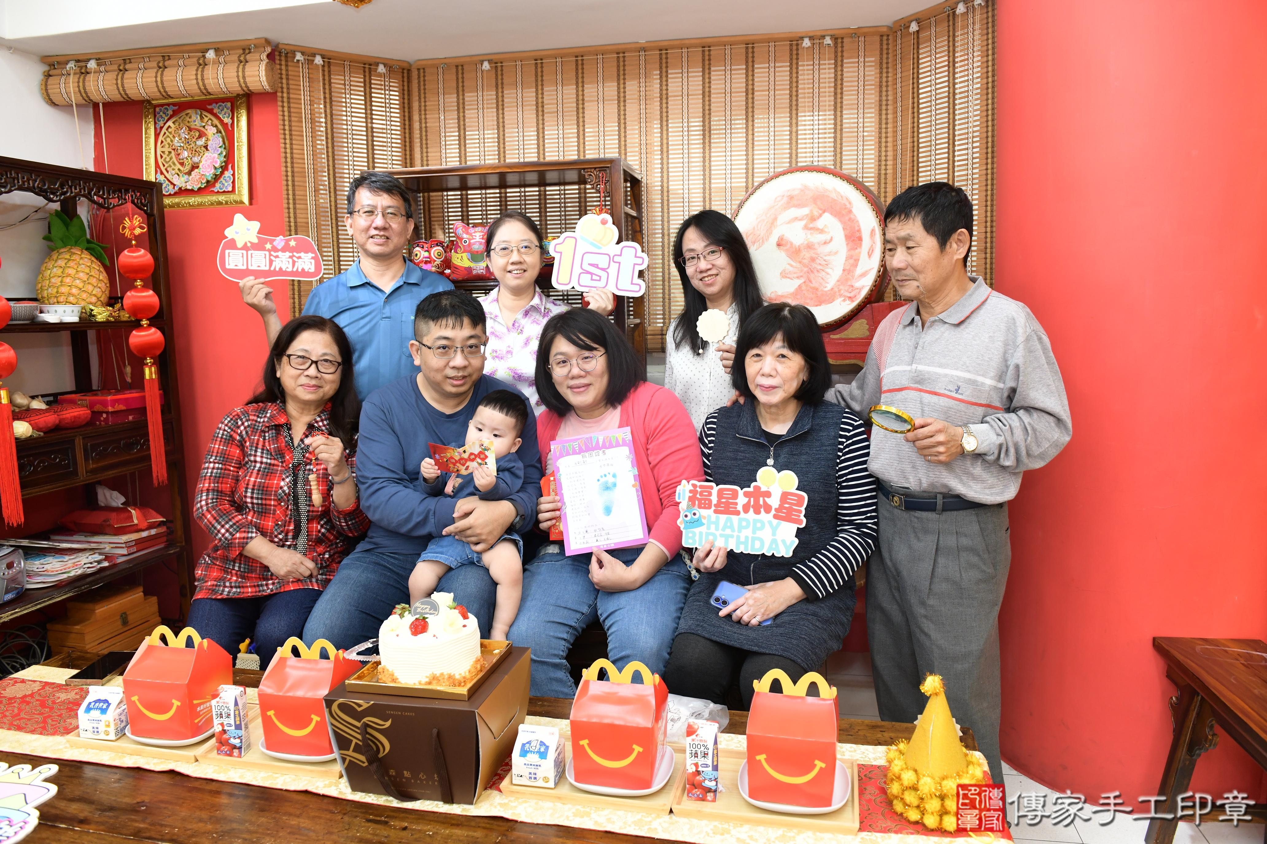 傳家手工印章高雄店、抓周、度脺、美式風會場、傳家嬰兒古禮、吉祥話、抓周道具物品24種、拍照。抓周證書。寶寶抓周、滿周歲、生日快樂、祝福