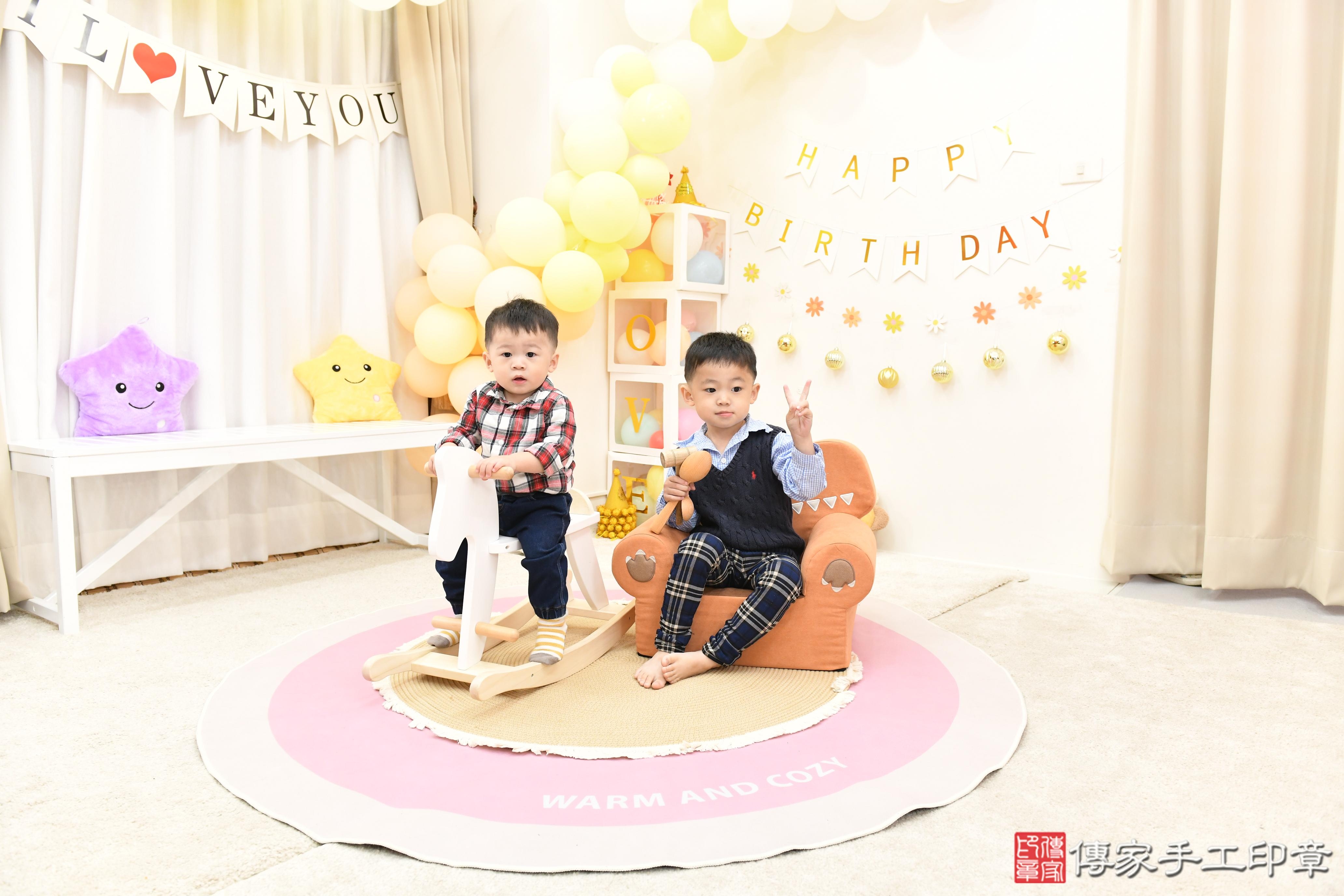 傳家手工印章高雄店、抓周、度脺、美式風會場、傳家嬰兒古禮、吉祥話、抓周道具物品24種、拍照。抓周證書。寶寶抓周、滿周歲、生日快樂、祝福