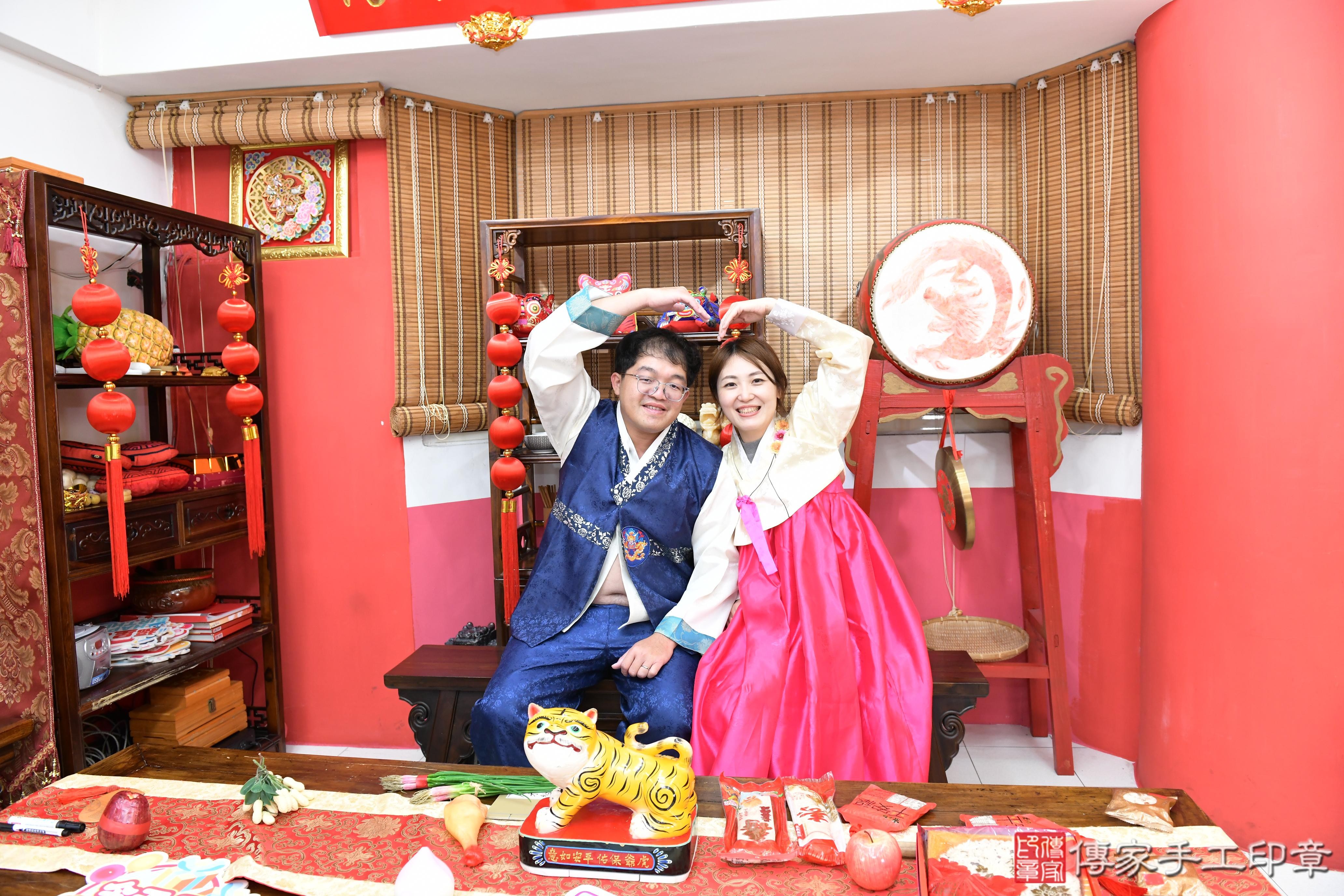 傳家手工印章高雄店、抓周、度脺、美式風會場、傳家嬰兒古禮、吉祥話、抓周道具物品24種、拍照。抓周證書。寶寶抓周、滿周歲、生日快樂、祝福