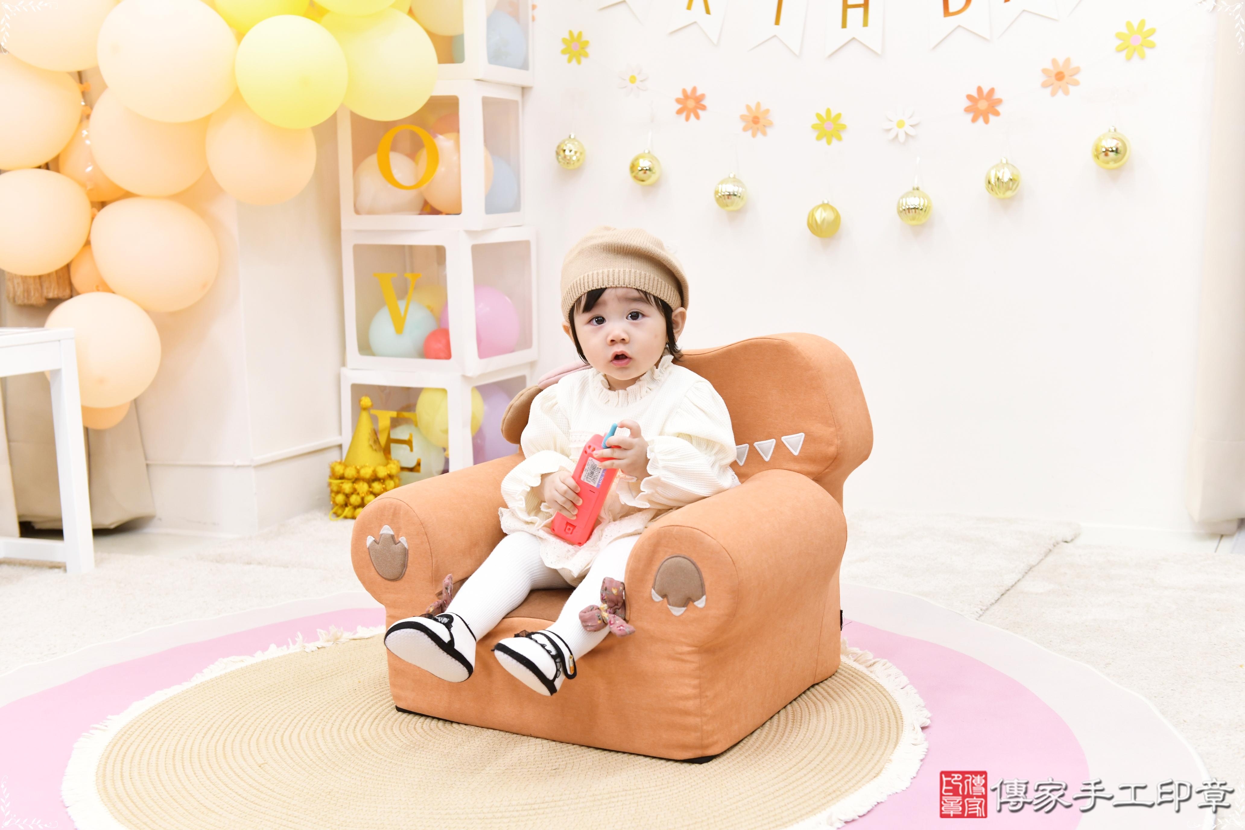 傳家手工印章高雄店、抓周、度脺、美式風會場、傳家嬰兒古禮、吉祥話、抓周道具物品24種、拍照。抓周證書。寶寶抓周、滿周歲、生日快樂、祝福