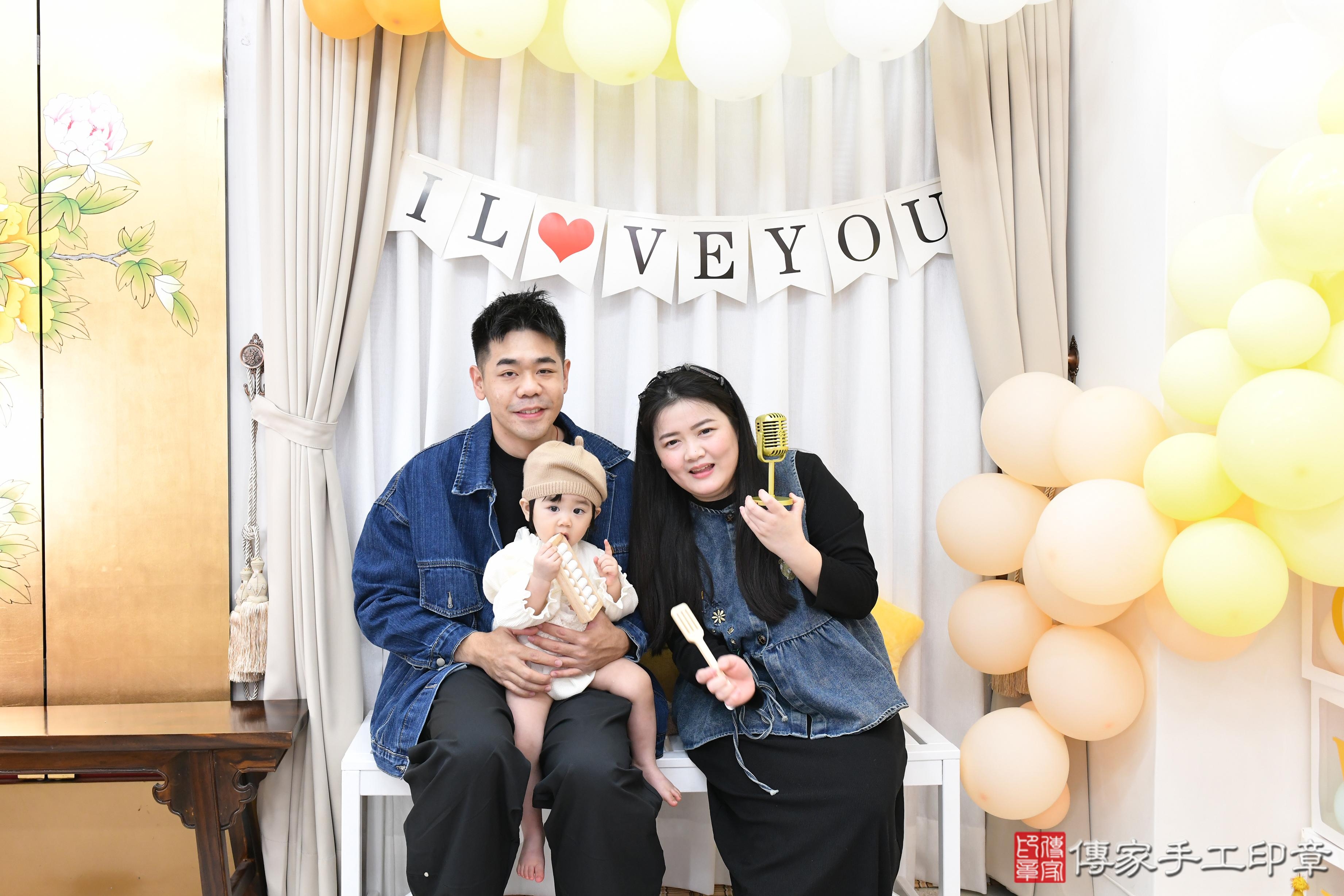 傳家手工印章高雄店、抓周、度脺、美式風會場、傳家嬰兒古禮、吉祥話、抓周道具物品24種、拍照。抓周證書。寶寶抓周、滿周歲、生日快樂、祝福