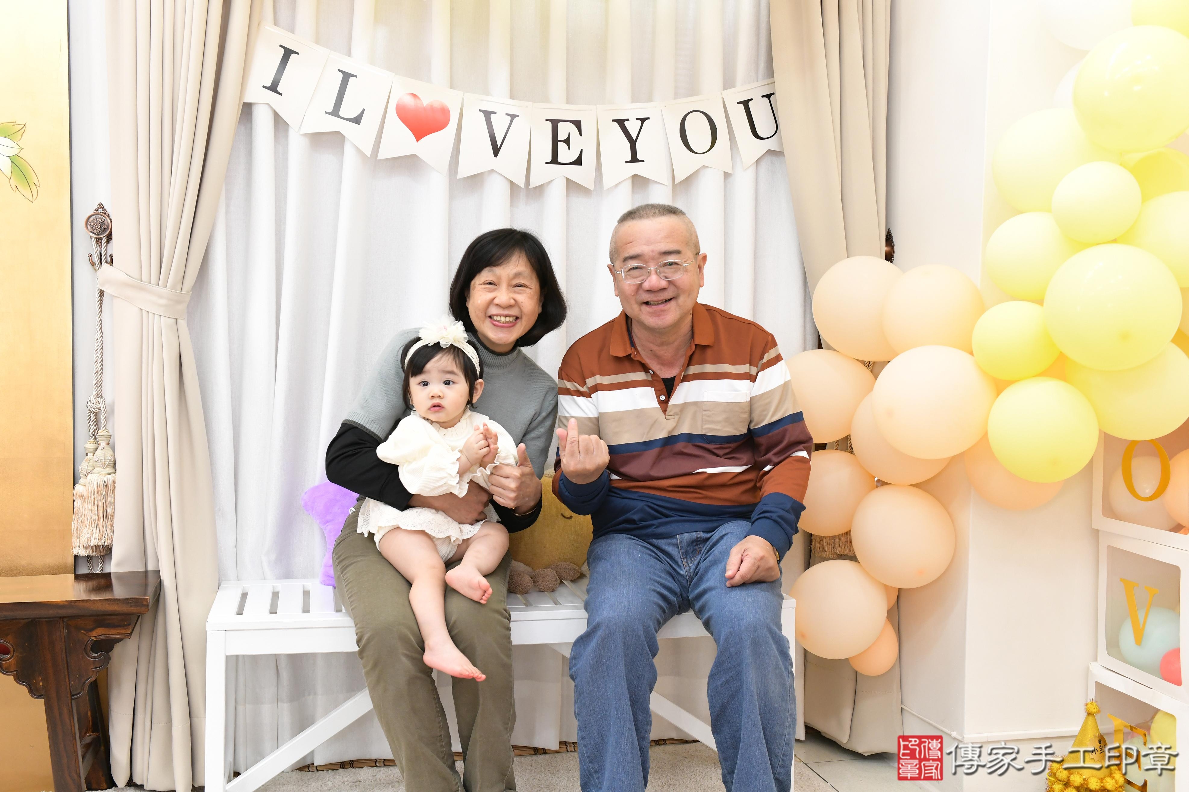 傳家手工印章高雄店、抓周、度脺、美式風會場、傳家嬰兒古禮、吉祥話、抓周道具物品24種、拍照。抓周證書。寶寶抓周、滿周歲、生日快樂、祝福