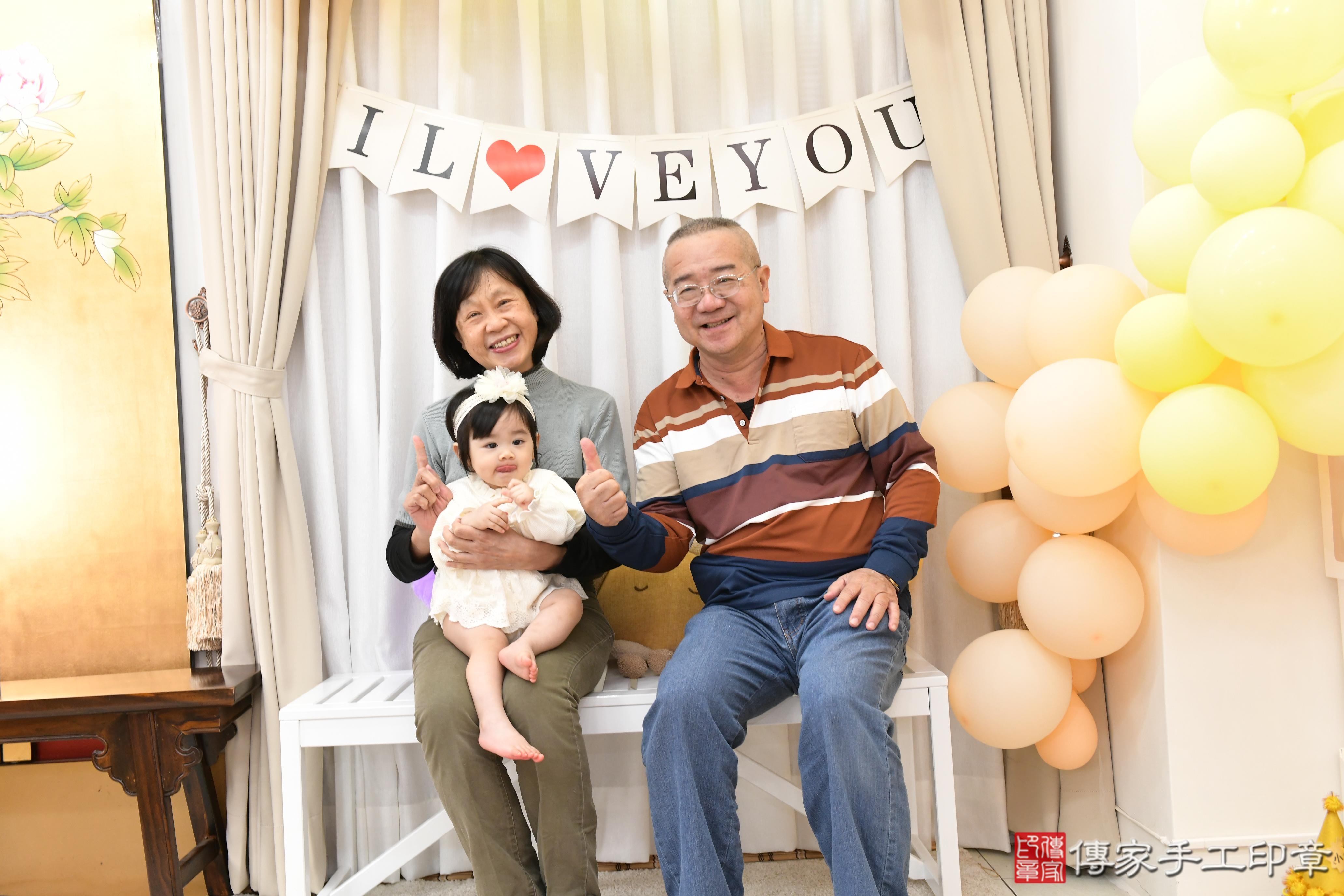 傳家手工印章高雄店、抓周、度脺、美式風會場、傳家嬰兒古禮、吉祥話、抓周道具物品24種、拍照。抓周證書。寶寶抓周、滿周歲、生日快樂、祝福