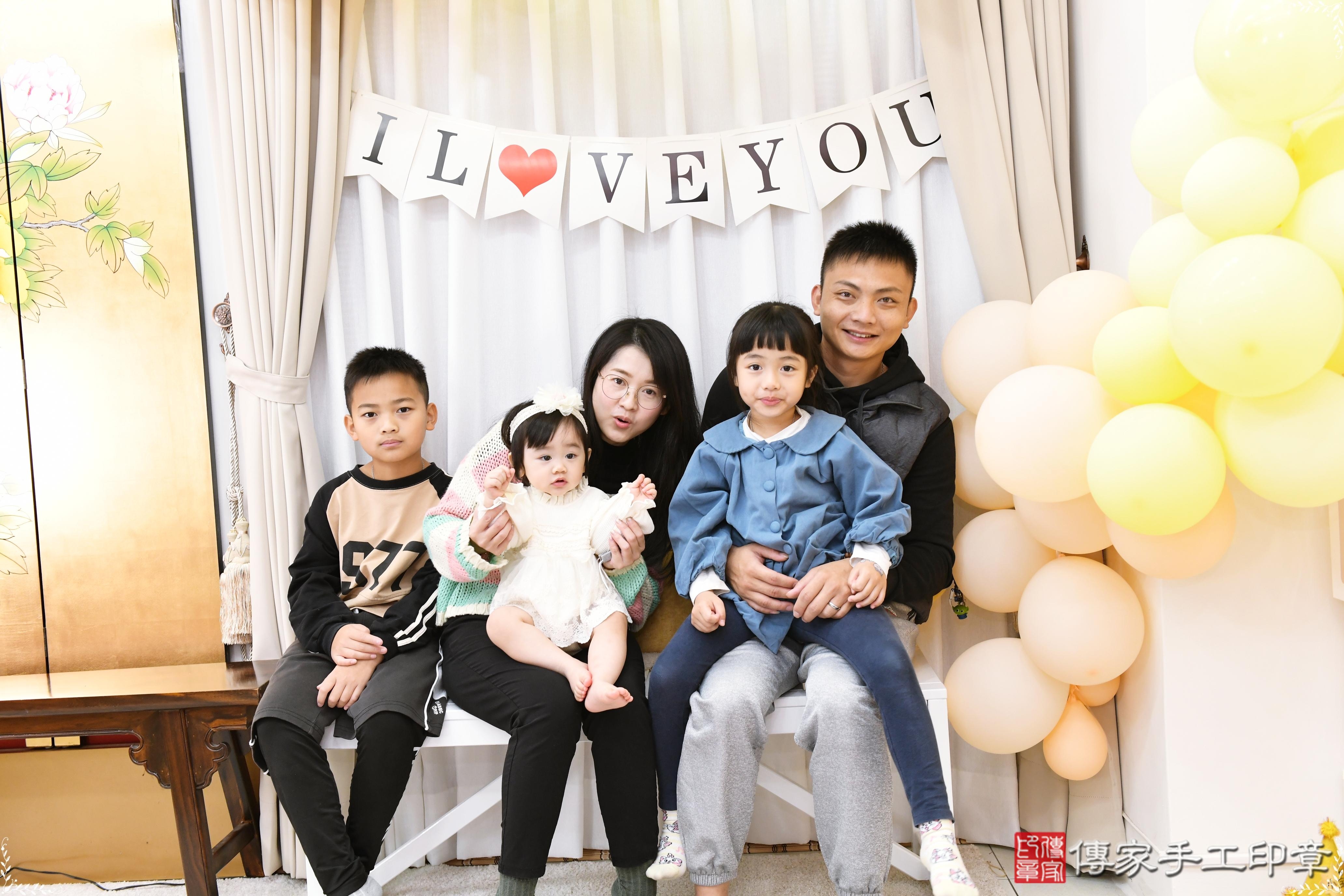 傳家手工印章高雄店、抓周、度脺、美式風會場、傳家嬰兒古禮、吉祥話、抓周道具物品24種、拍照。抓周證書。寶寶抓周、滿周歲、生日快樂、祝福