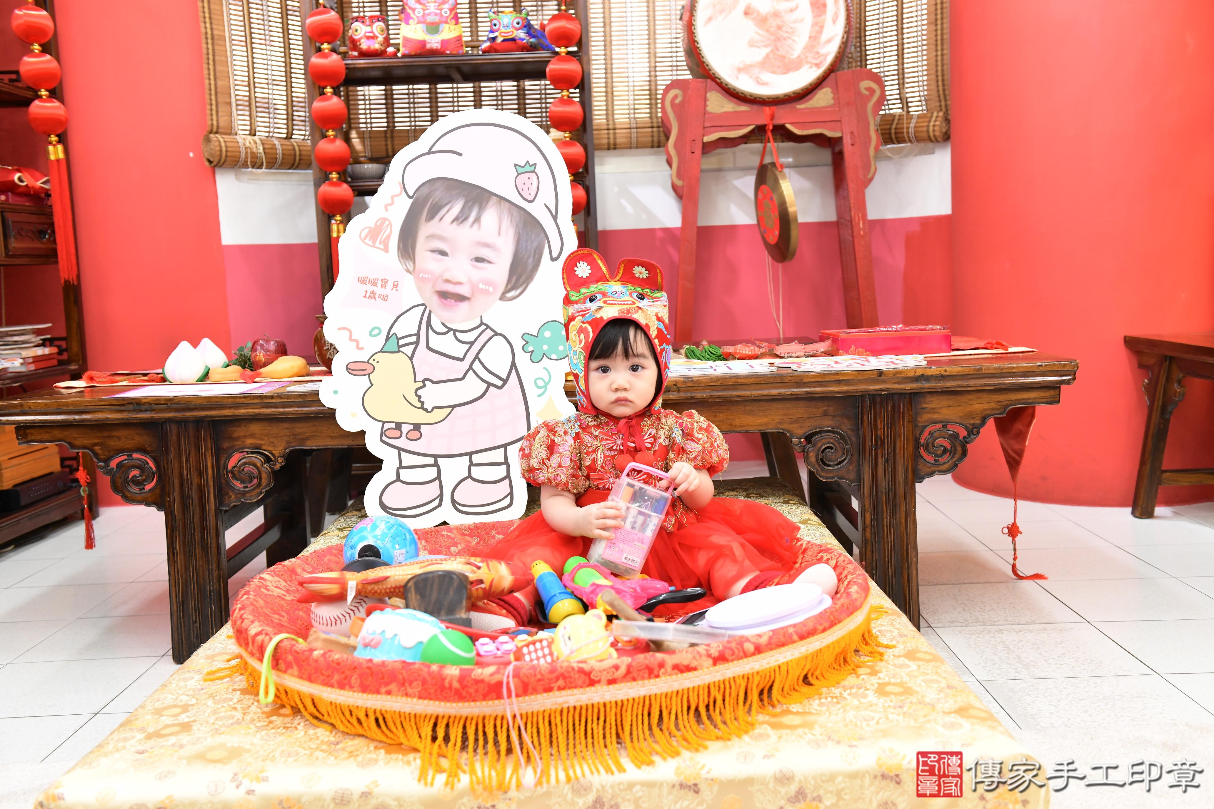 傳家手工印章高雄店、抓周、度脺、美式風會場、傳家嬰兒古禮、吉祥話、抓周道具物品24種、拍照。抓周證書。寶寶抓周、滿周歲、生日快樂、祝福