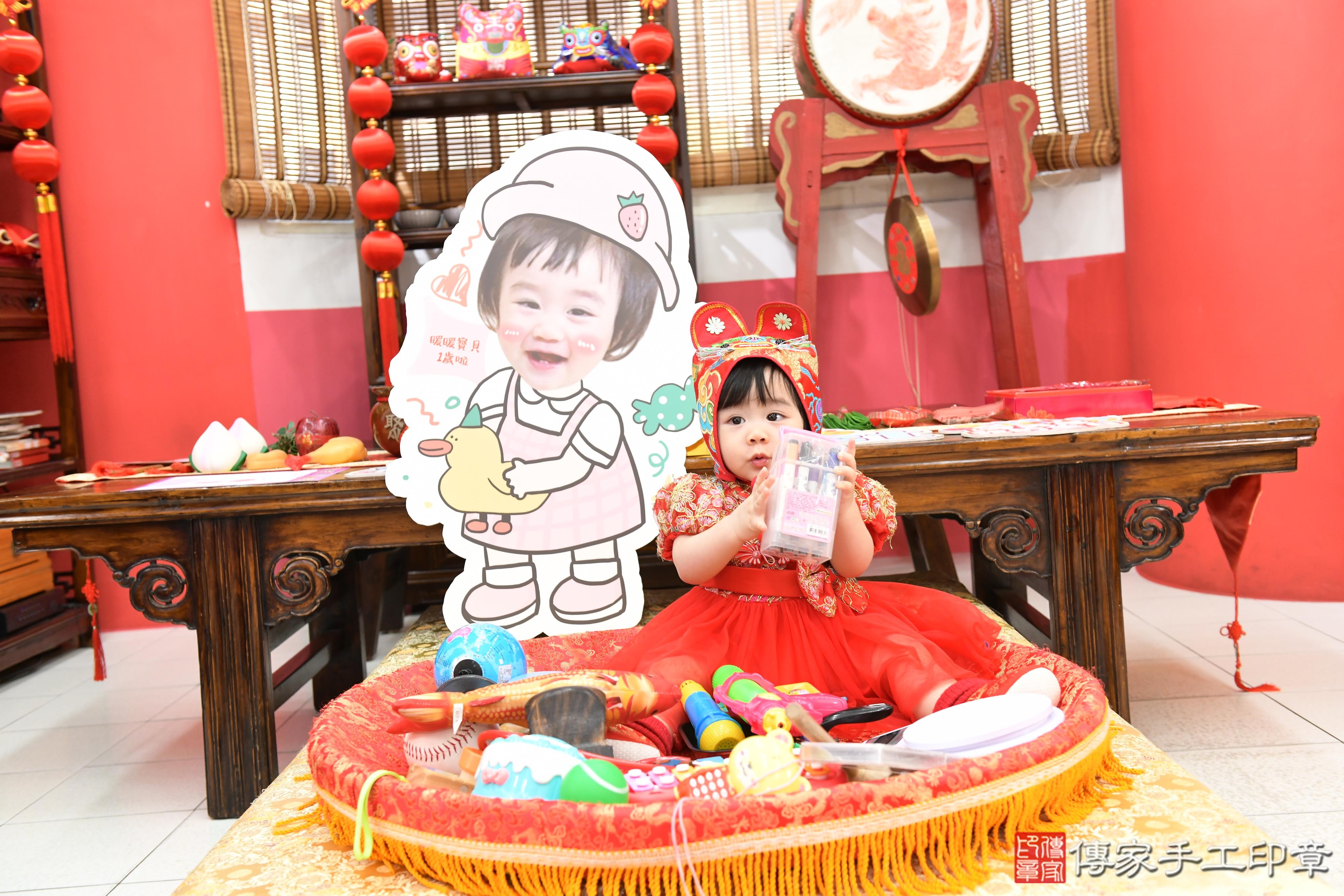 傳家手工印章高雄店、抓周、度脺、美式風會場、傳家嬰兒古禮、吉祥話、抓周道具物品24種、拍照。抓周證書。寶寶抓周、滿周歲、生日快樂、祝福