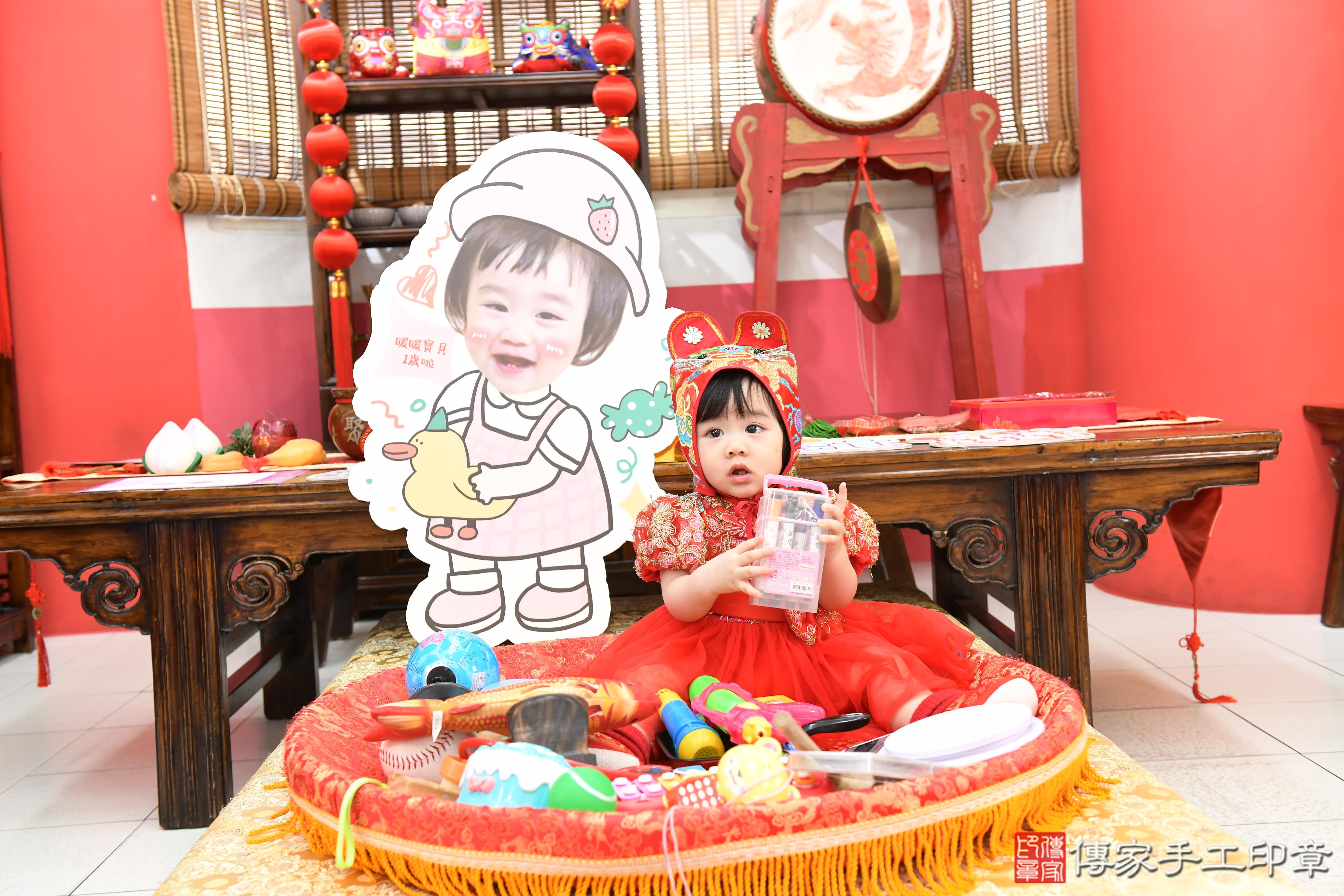 傳家手工印章高雄店、抓周、度脺、美式風會場、傳家嬰兒古禮、吉祥話、抓周道具物品24種、拍照。抓周證書。寶寶抓周、滿周歲、生日快樂、祝福