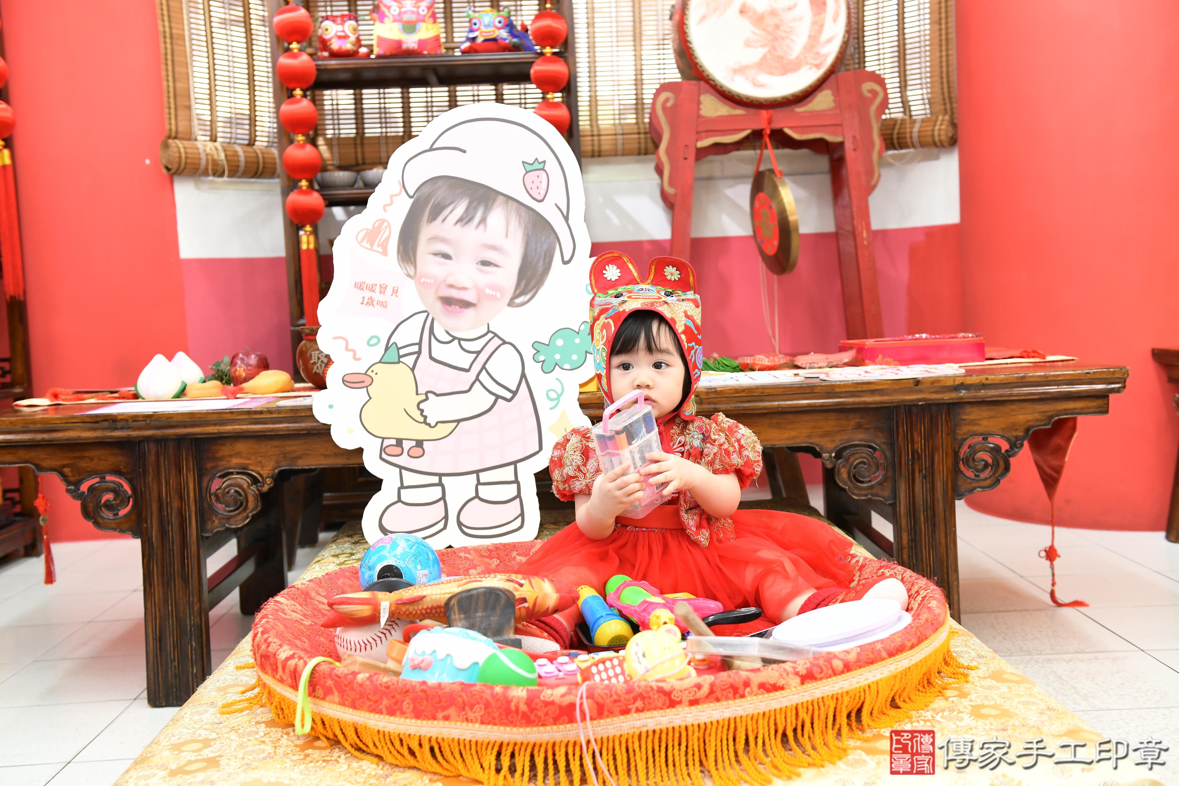 傳家手工印章高雄店、抓周、度脺、美式風會場、傳家嬰兒古禮、吉祥話、抓周道具物品24種、拍照。抓周證書。寶寶抓周、滿周歲、生日快樂、祝福