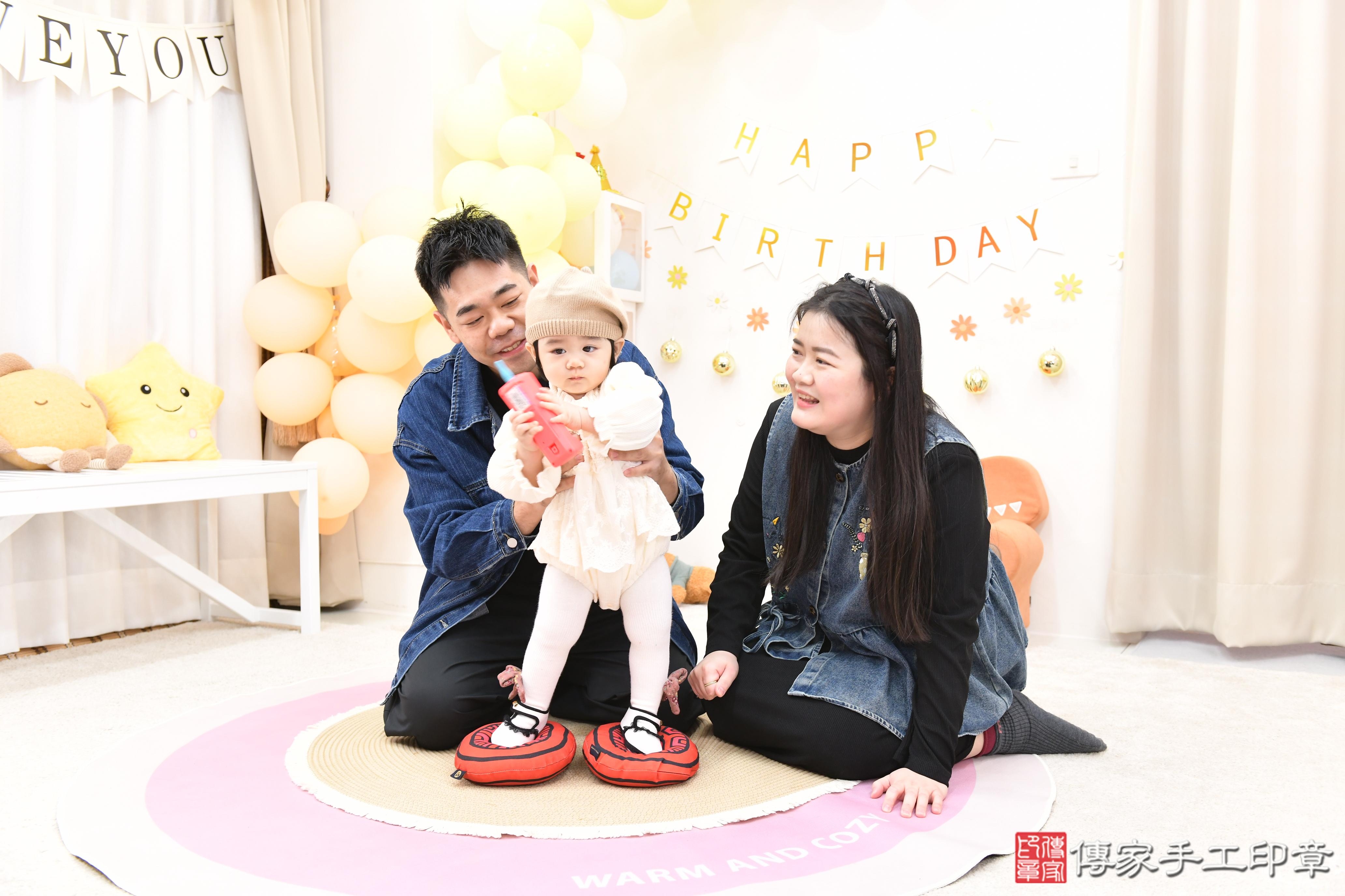 傳家手工印章高雄店、抓周、度脺、美式風會場、傳家嬰兒古禮、吉祥話、抓周道具物品24種、拍照。抓周證書。寶寶抓周、滿周歲、生日快樂、祝福