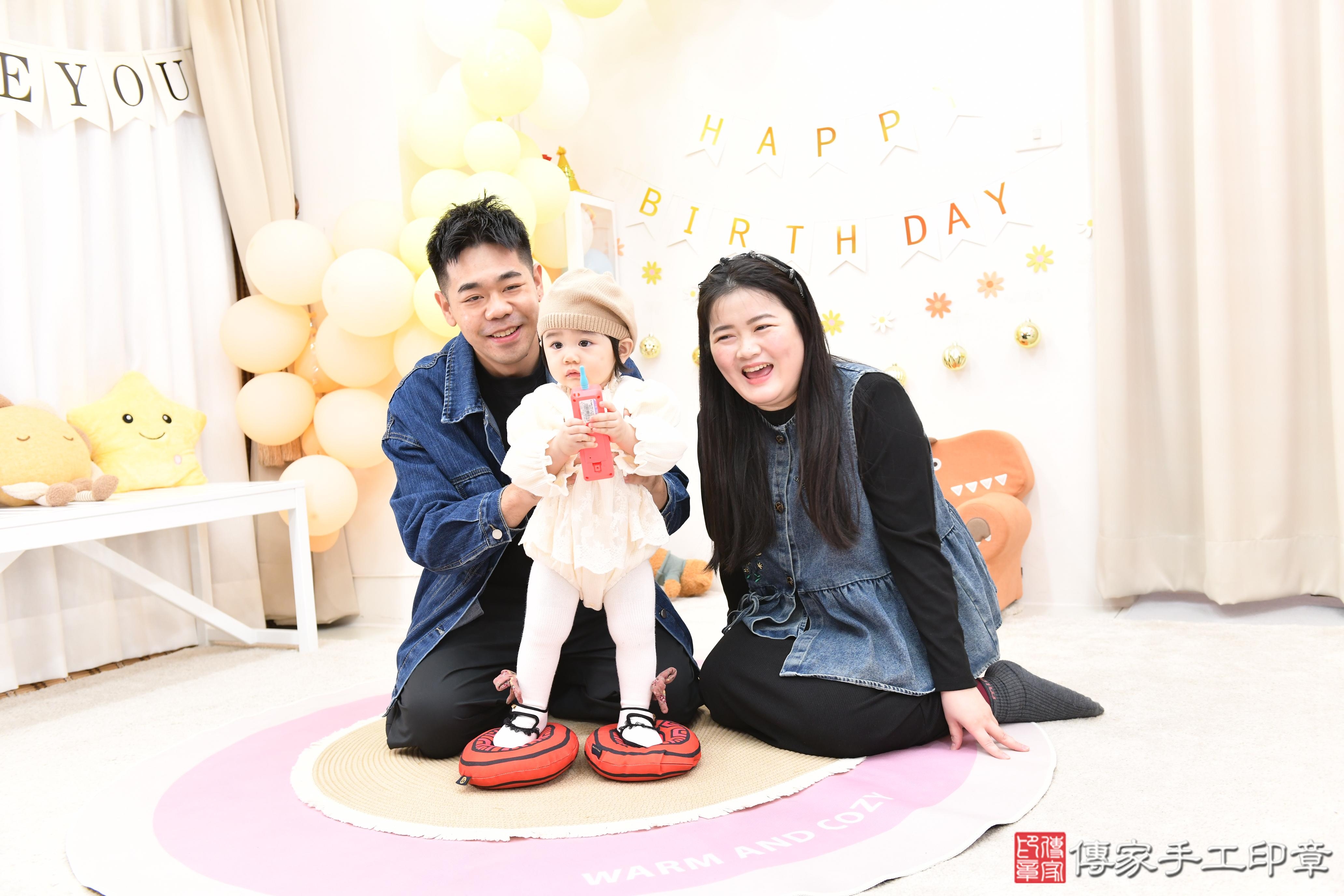 傳家手工印章高雄店、抓周、度脺、美式風會場、傳家嬰兒古禮、吉祥話、抓周道具物品24種、拍照。抓周證書。寶寶抓周、滿周歲、生日快樂、祝福