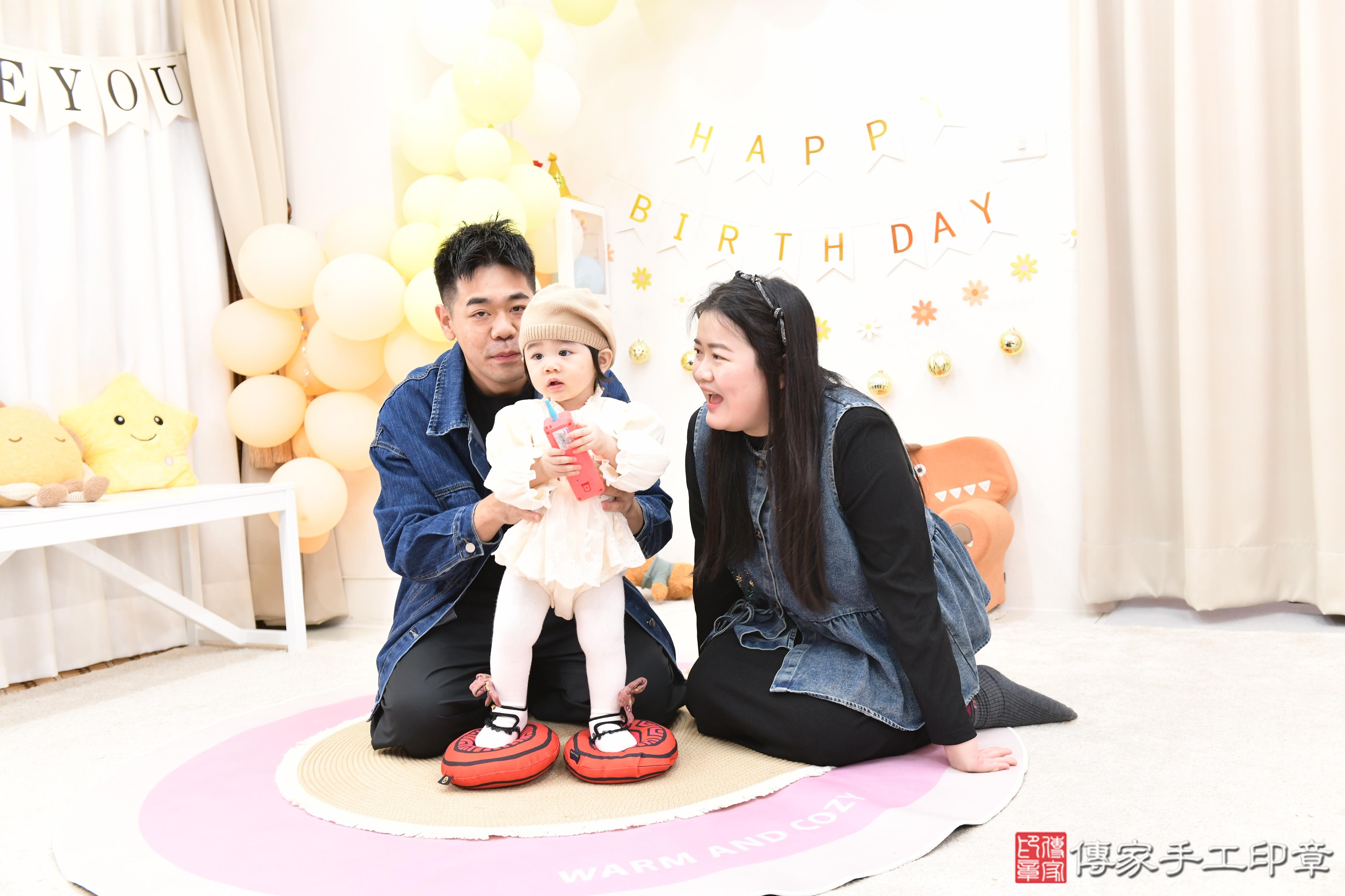 傳家手工印章高雄店、抓周、度脺、美式風會場、傳家嬰兒古禮、吉祥話、抓周道具物品24種、拍照。抓周證書。寶寶抓周、滿周歲、生日快樂、祝福