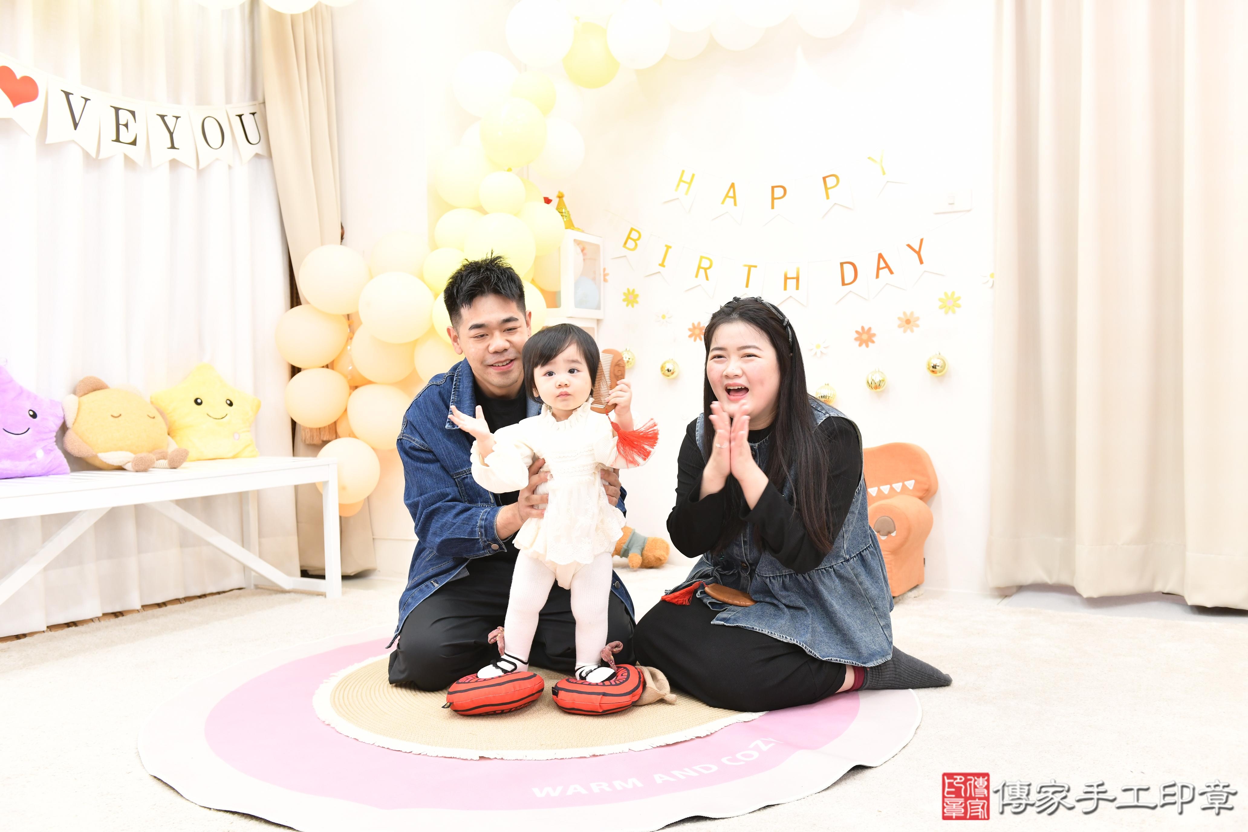 傳家手工印章高雄店、抓周、度脺、美式風會場、傳家嬰兒古禮、吉祥話、抓周道具物品24種、拍照。抓周證書。寶寶抓周、滿周歲、生日快樂、祝福