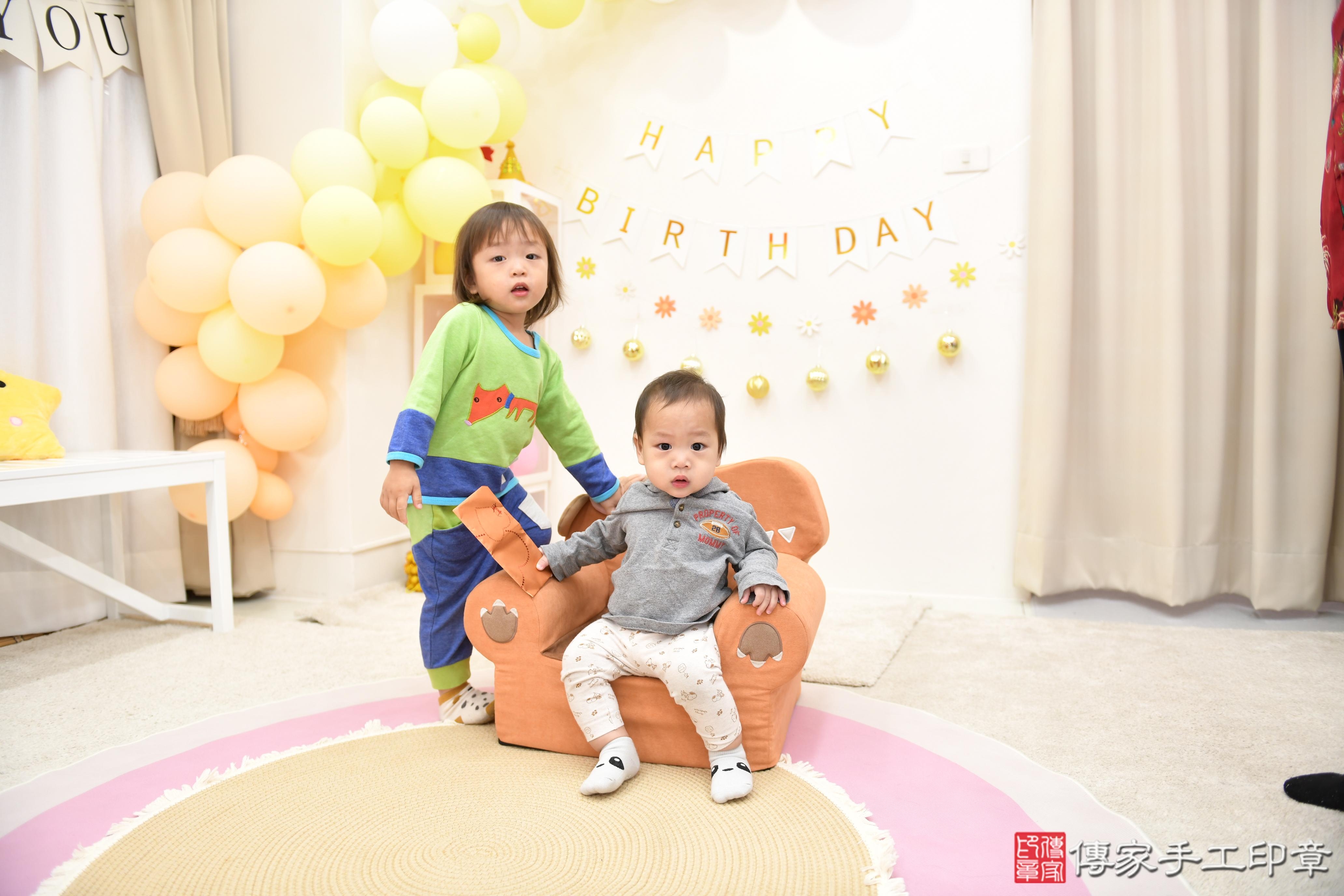 傳家手工印章高雄店、抓周、度脺、美式風會場、傳家嬰兒古禮、吉祥話、抓周道具物品24種、拍照。抓周證書。寶寶抓周、滿周歲、生日快樂、祝福