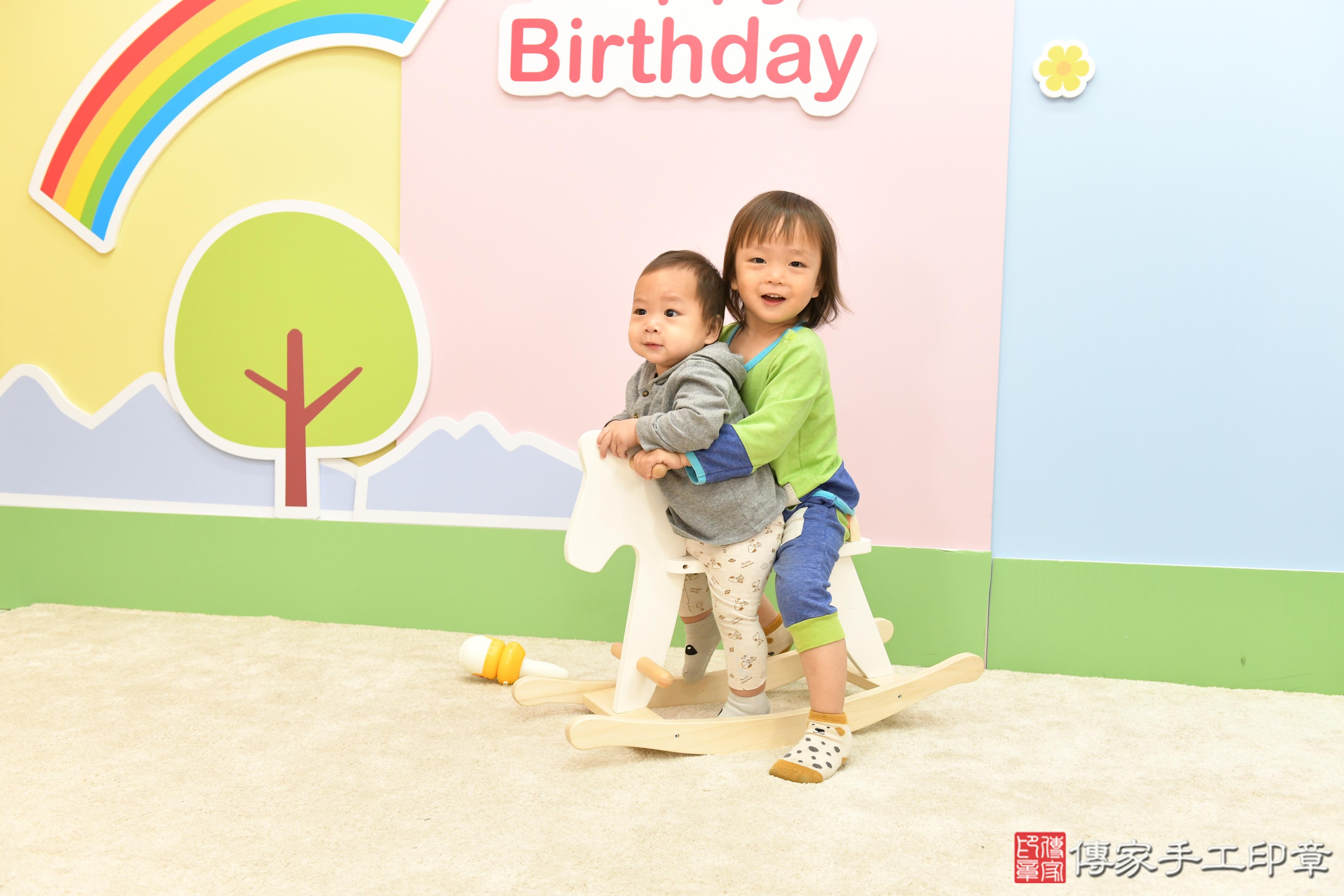 傳家手工印章高雄店、抓周、度脺、美式風會場、傳家嬰兒古禮、吉祥話、抓周道具物品24種、拍照。抓周證書。寶寶抓周、滿周歲、生日快樂、祝福