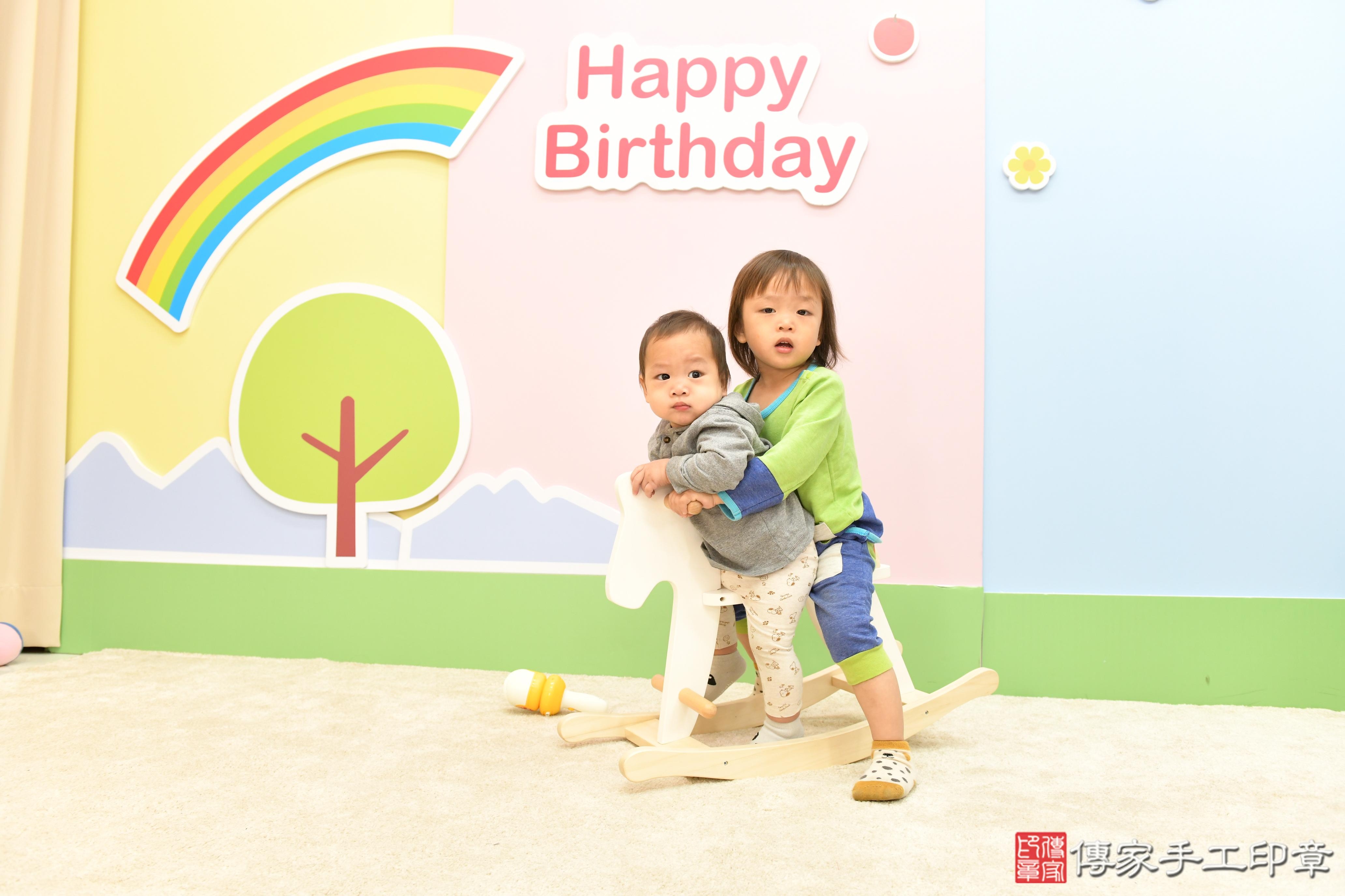 傳家手工印章高雄店、抓周、度脺、美式風會場、傳家嬰兒古禮、吉祥話、抓周道具物品24種、拍照。抓周證書。寶寶抓周、滿周歲、生日快樂、祝福