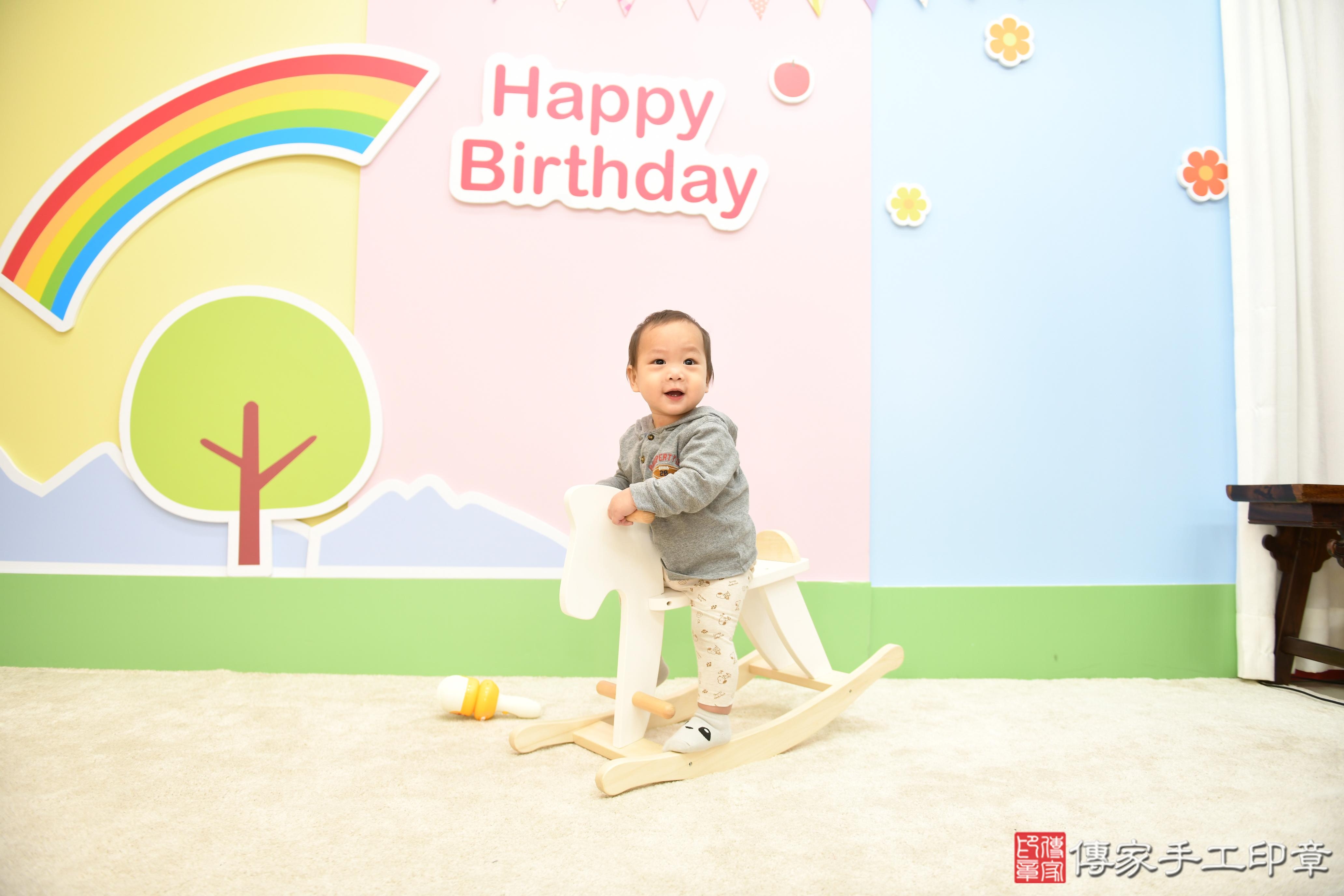 傳家手工印章高雄店、抓周、度脺、美式風會場、傳家嬰兒古禮、吉祥話、抓周道具物品24種、拍照。抓周證書。寶寶抓周、滿周歲、生日快樂、祝福