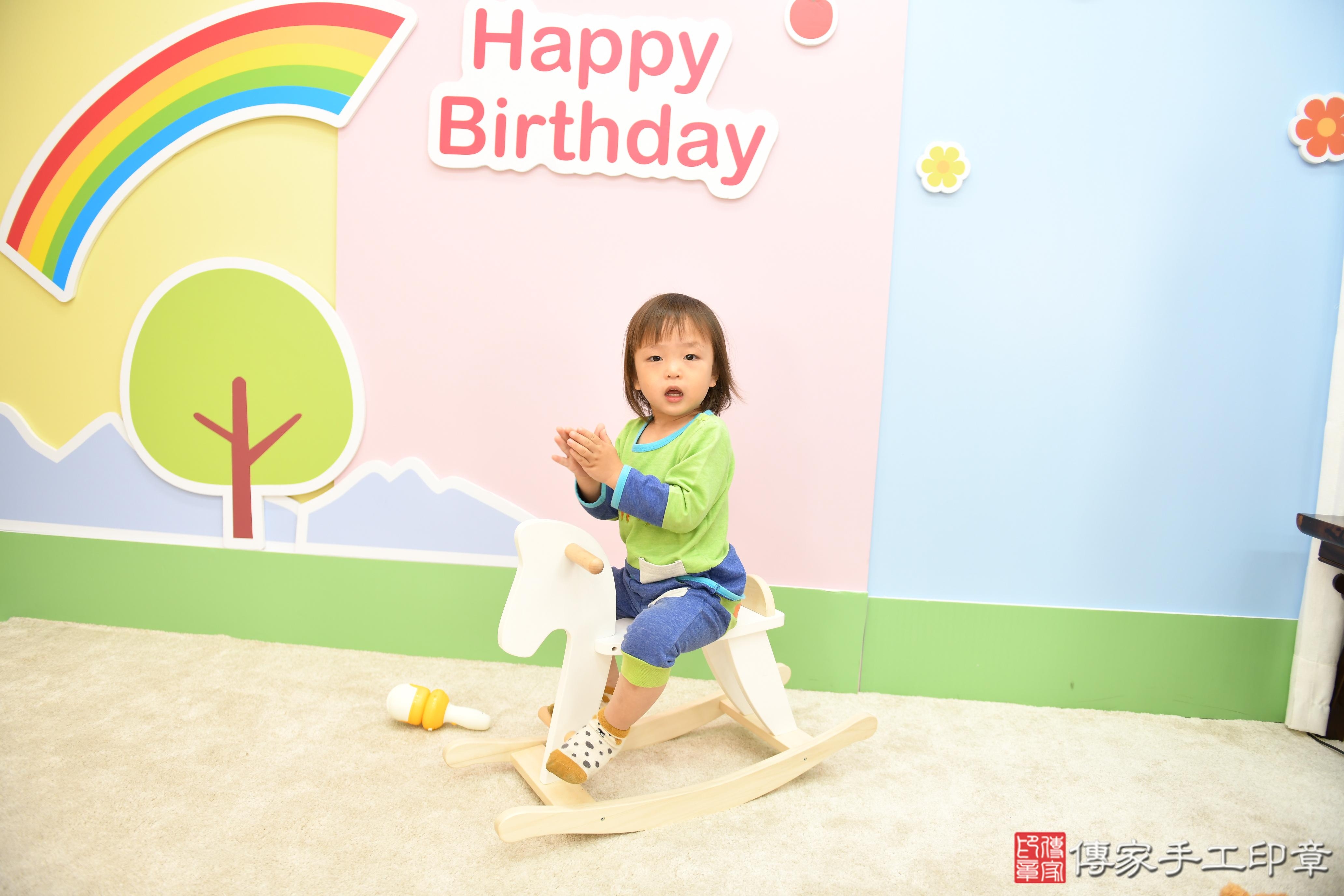 傳家手工印章高雄店、抓周、度脺、美式風會場、傳家嬰兒古禮、吉祥話、抓周道具物品24種、拍照。抓周證書。寶寶抓周、滿周歲、生日快樂、祝福