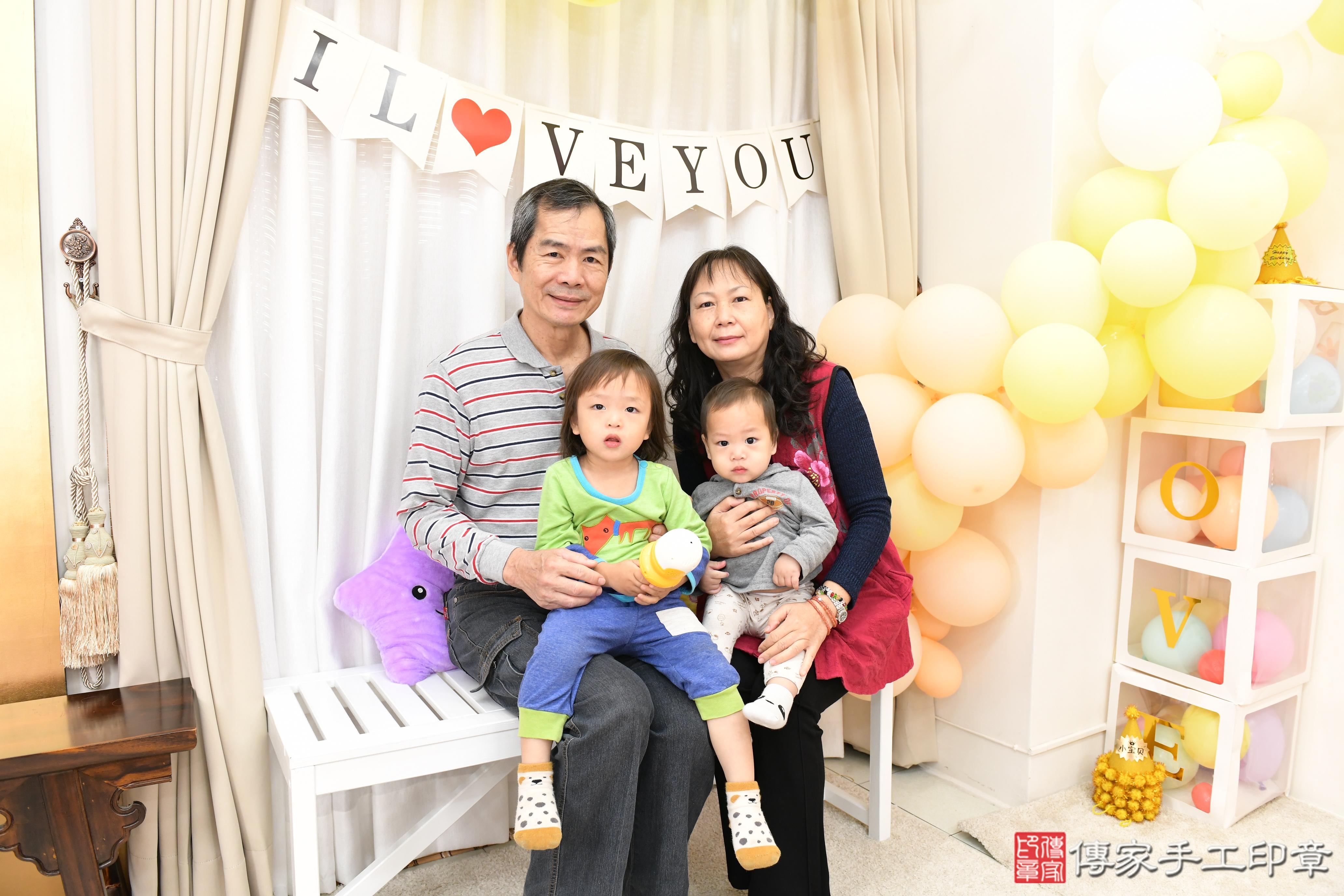 傳家手工印章高雄店、抓周、度脺、美式風會場、傳家嬰兒古禮、吉祥話、抓周道具物品24種、拍照。抓周證書。寶寶抓周、滿周歲、生日快樂、祝福