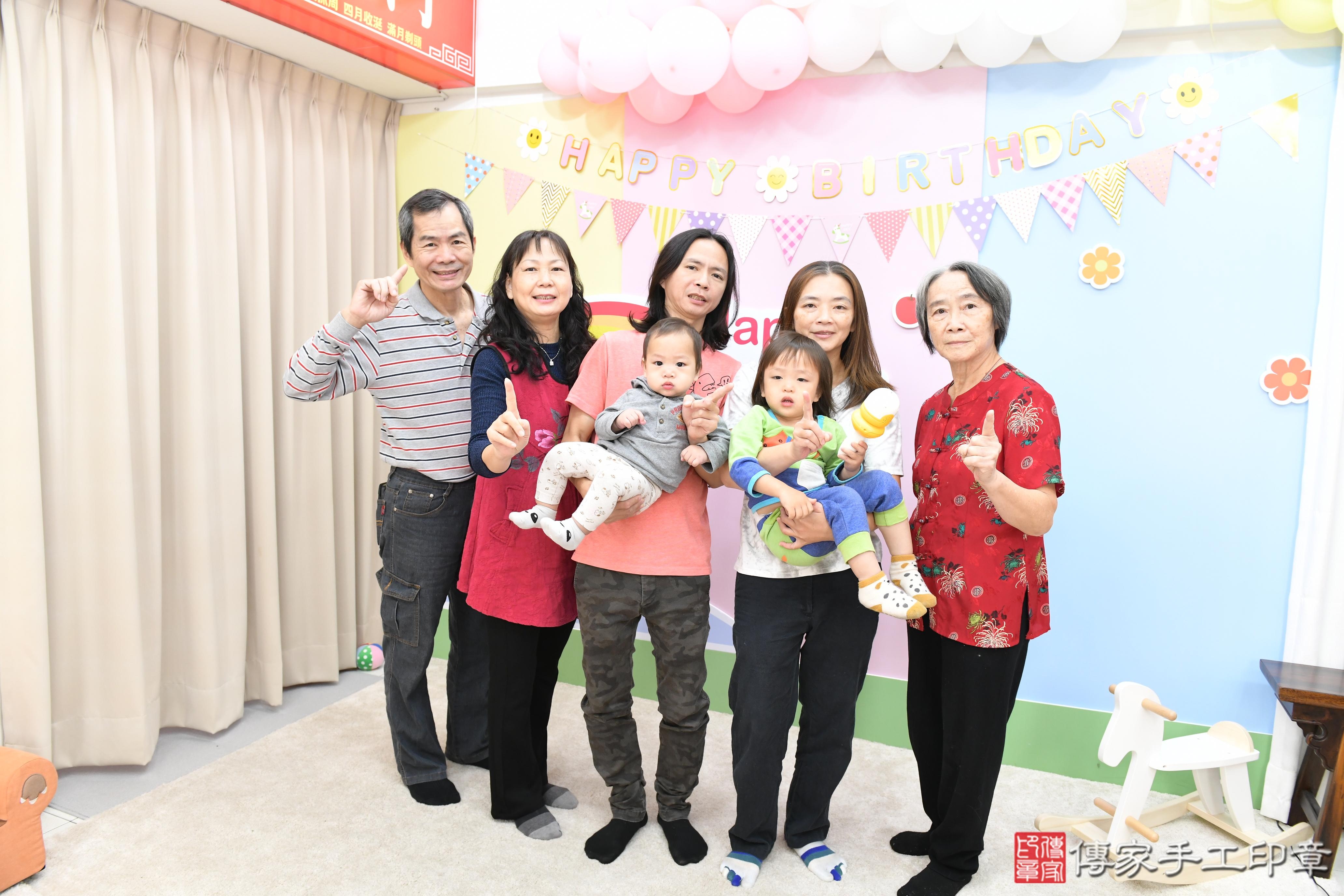 傳家手工印章高雄店、抓周、度脺、美式風會場、傳家嬰兒古禮、吉祥話、抓周道具物品24種、拍照。抓周證書。寶寶抓周、滿周歲、生日快樂、祝福