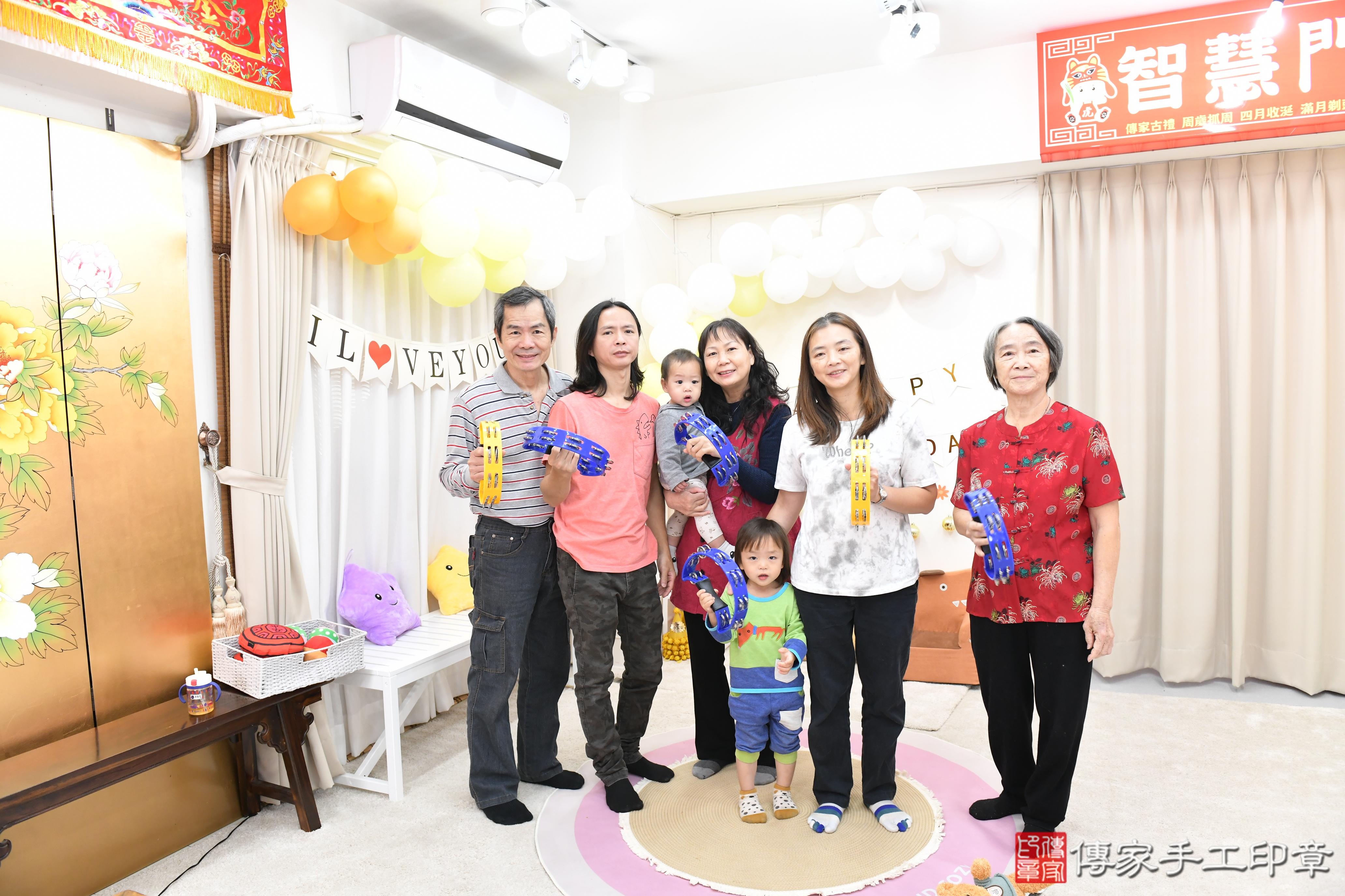 傳家手工印章高雄店、抓周、度脺、美式風會場、傳家嬰兒古禮、吉祥話、抓周道具物品24種、拍照。抓周證書。寶寶抓周、滿周歲、生日快樂、祝福