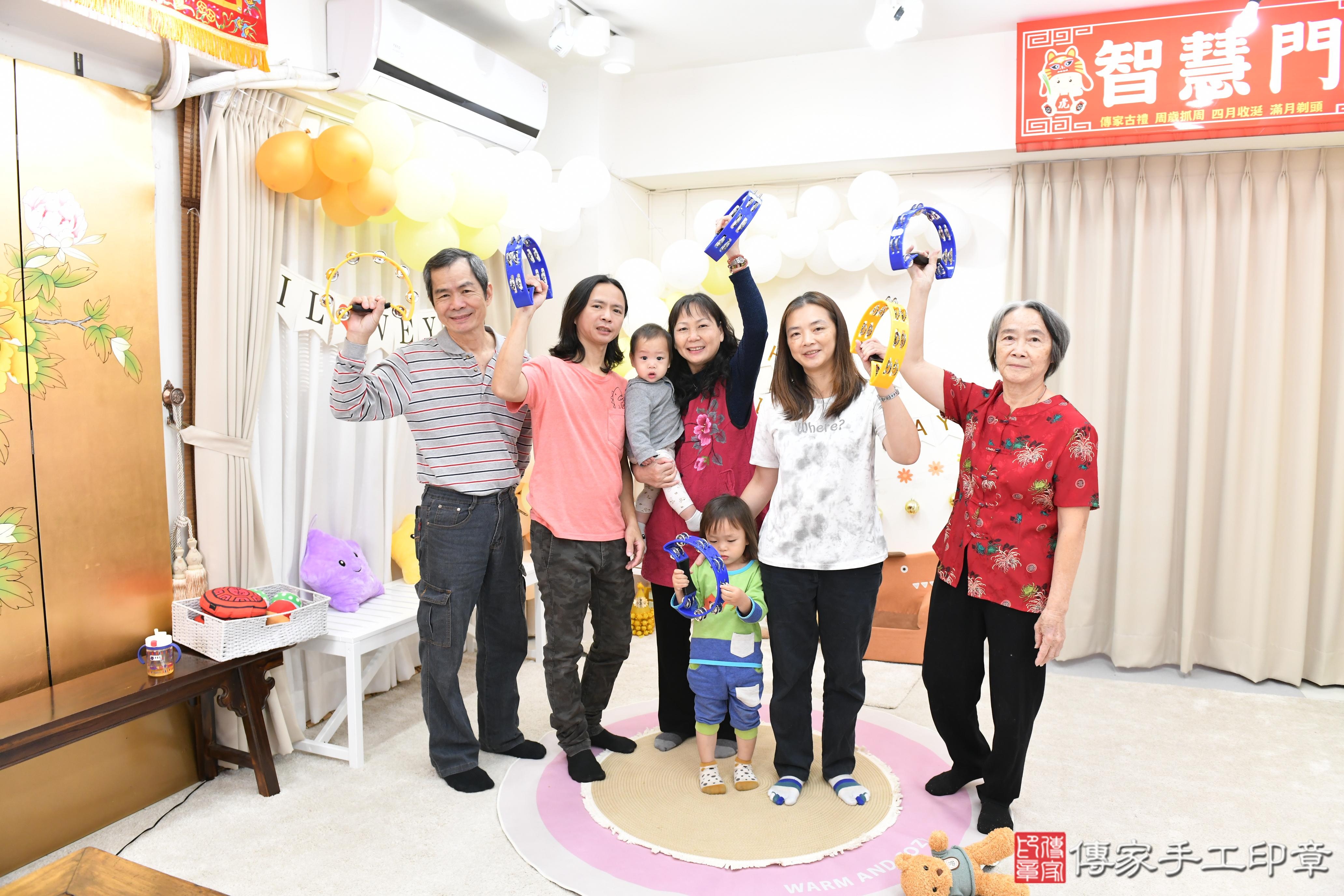 傳家手工印章高雄店、抓周、度脺、美式風會場、傳家嬰兒古禮、吉祥話、抓周道具物品24種、拍照。抓周證書。寶寶抓周、滿周歲、生日快樂、祝福