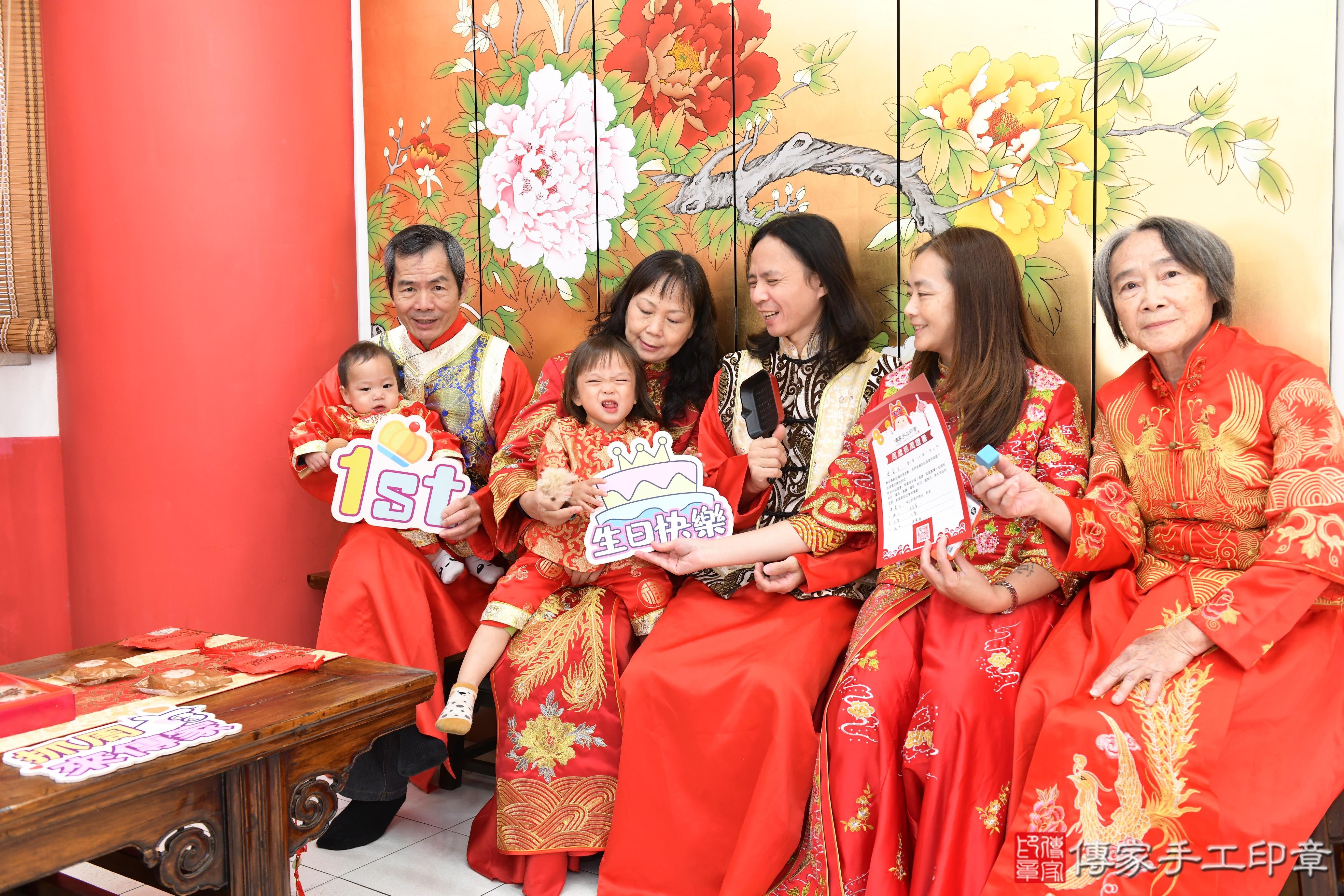 傳家手工印章高雄店、抓周、度脺、美式風會場、傳家嬰兒古禮、吉祥話、抓周道具物品24種、拍照。抓周證書。寶寶抓周、滿周歲、生日快樂、祝福