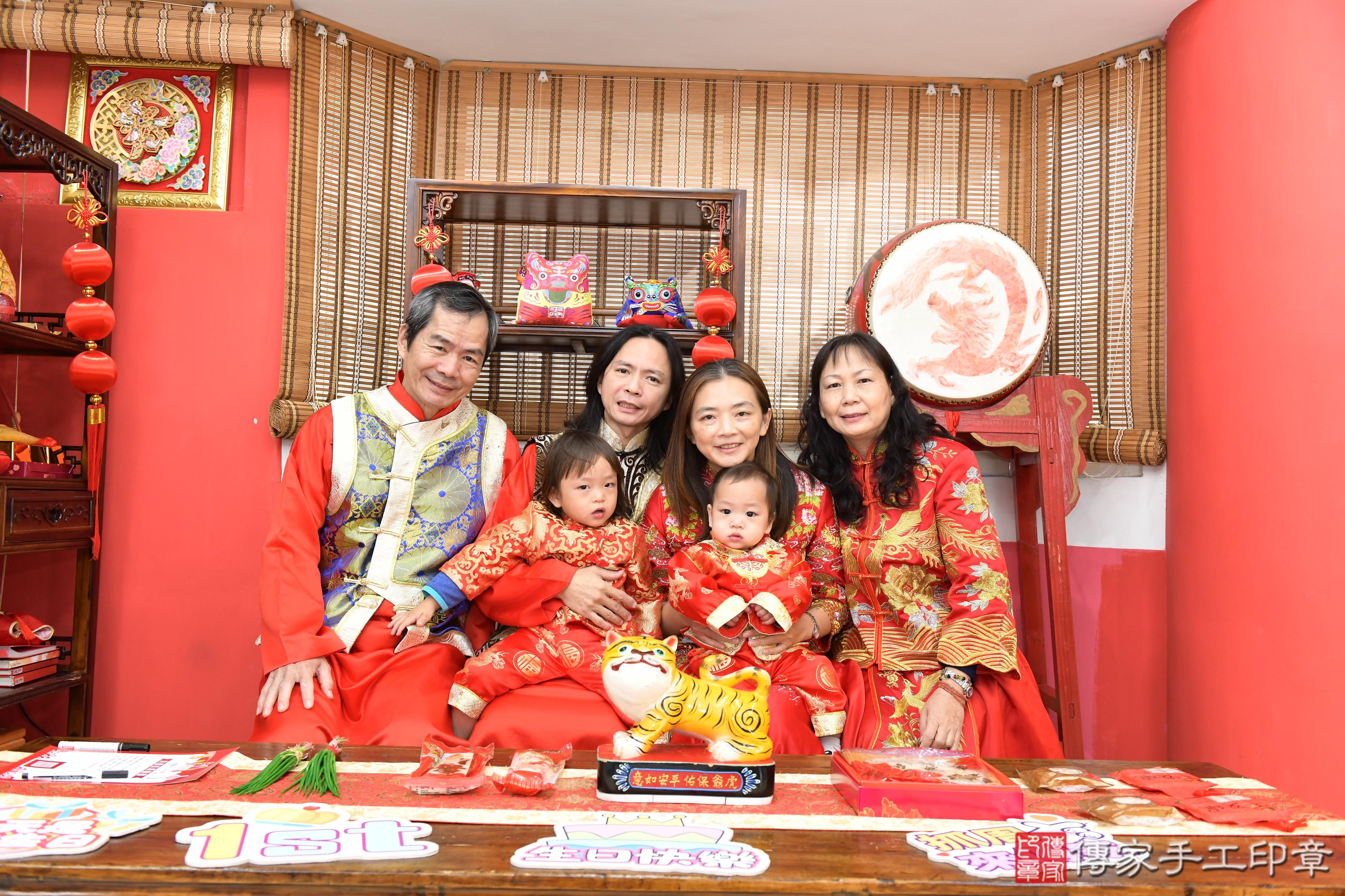 傳家手工印章高雄店、抓周、度脺、美式風會場、傳家嬰兒古禮、吉祥話、抓周道具物品24種、拍照。抓周證書。寶寶抓周、滿周歲、生日快樂、祝福