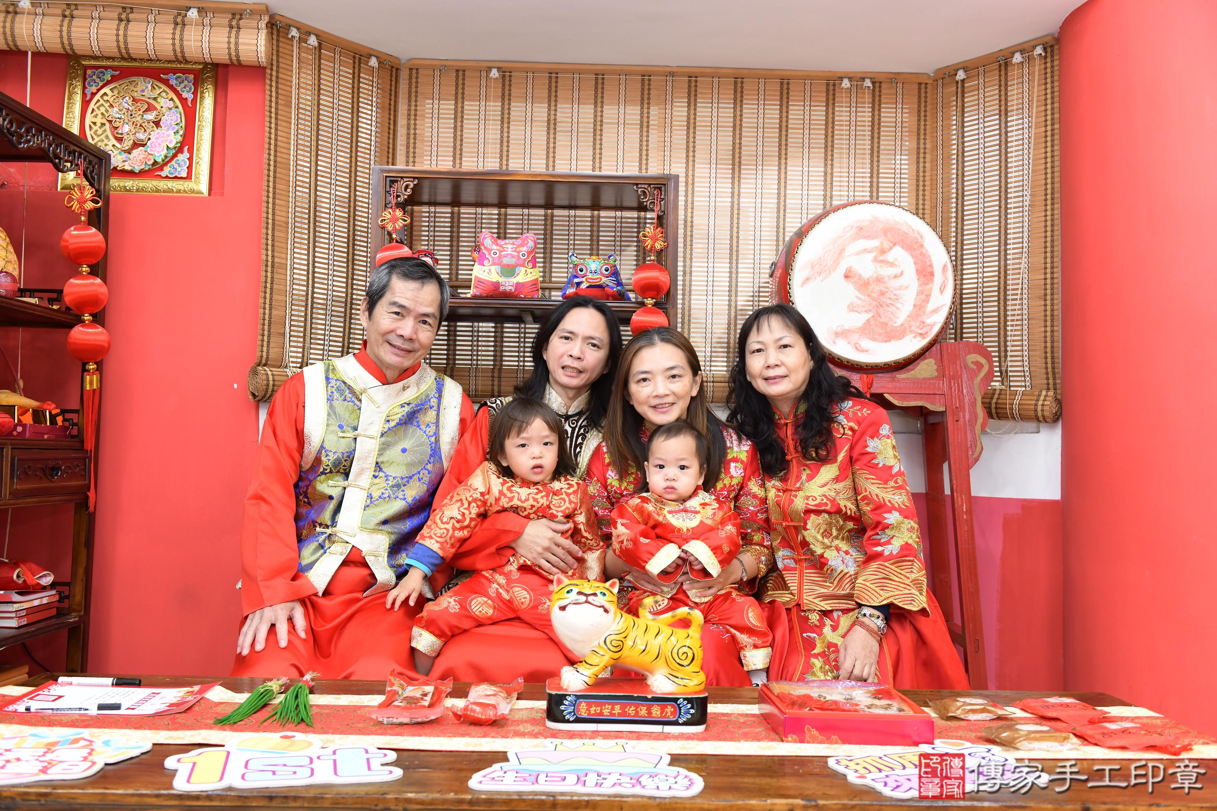 傳家手工印章高雄店、抓周、度脺、美式風會場、傳家嬰兒古禮、吉祥話、抓周道具物品24種、拍照。抓周證書。寶寶抓周、滿周歲、生日快樂、祝福