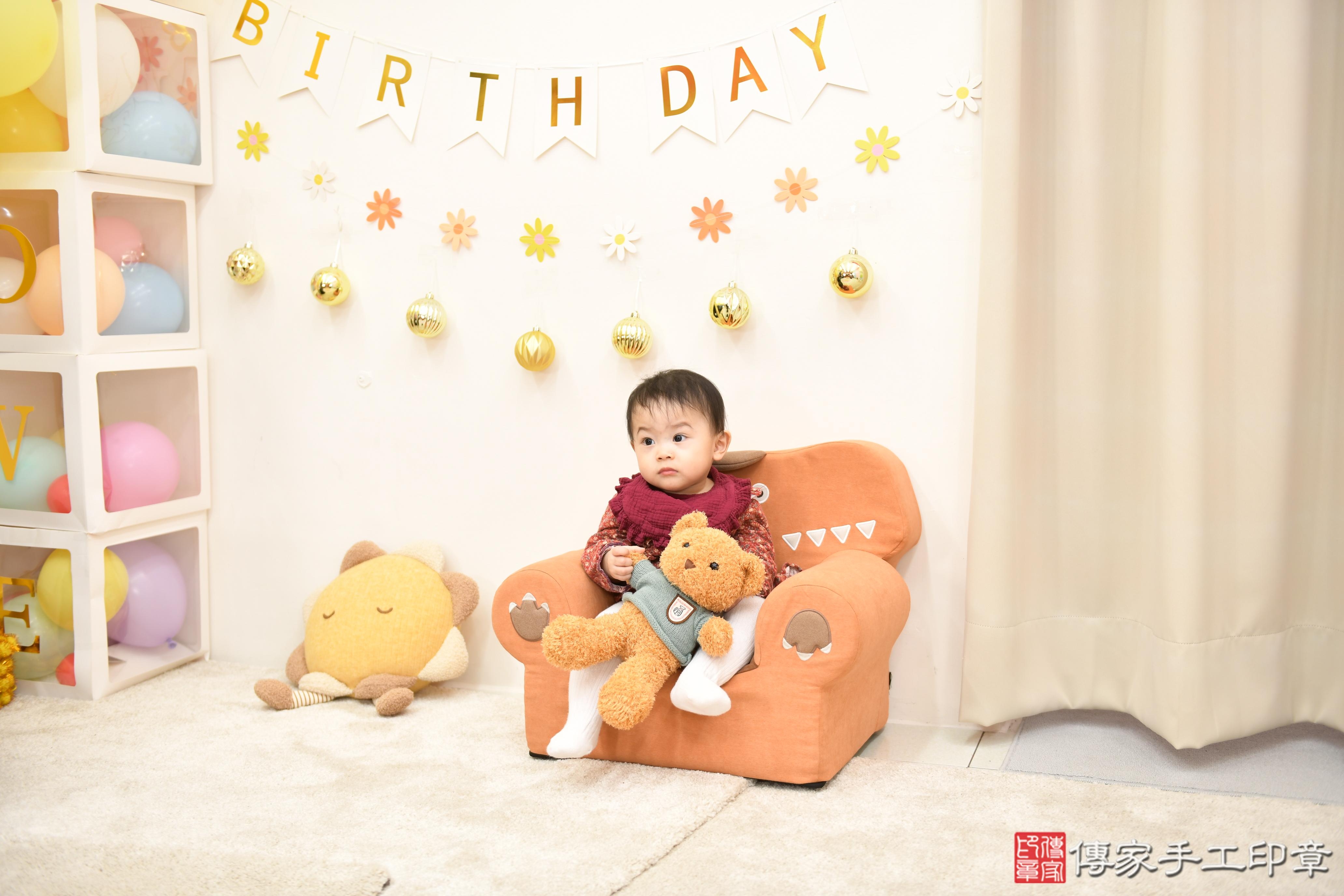 傳家手工印章高雄店、抓周、度脺、美式風會場、傳家嬰兒古禮、吉祥話、抓周道具物品24種、拍照。抓周證書。寶寶抓周、滿周歲、生日快樂、祝福